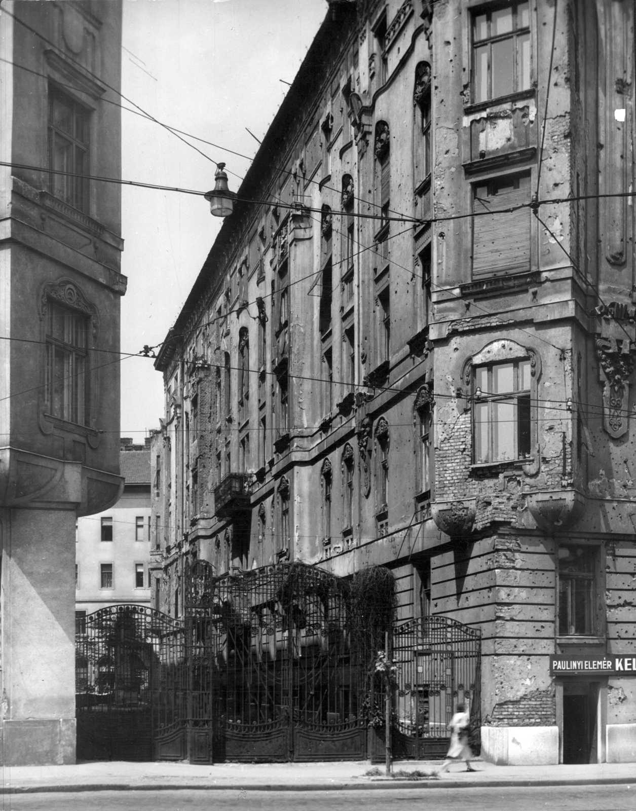 Hungary, Budapest II., Frankel Leó út 24. A kép forrását kérjük így adja meg: Fortepan / Budapest Főváros Levéltára. Levéltári jelzet: HU_BFL_XV_19_c_11, 1957, Budapest Főváros Levéltára / Városrendezési és Építészeti Osztályának fényképei, A Fővárosi Tanács VB Városrendezési és Építészeti Osztályának, gate, Budapest, Fortepan #103458