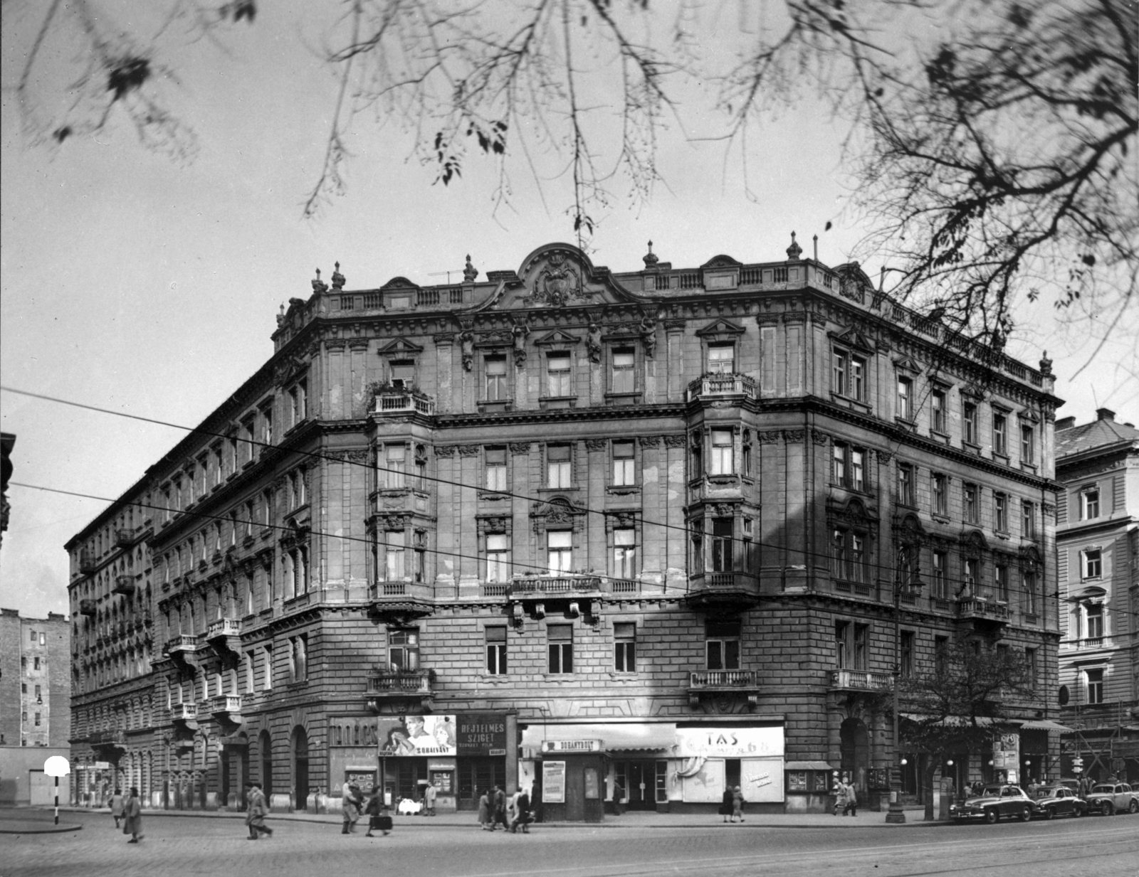 Hungary, Budapest XIII., Szent István körút - Ditrói Mór (Aczél) utca sarok, Tanács mozi. A kép forrását kérjük így adja meg: Fortepan / Budapest Főváros Levéltára. Levéltári jelzet: HU_BFL_XV_19_c_11, 1958, Budapest Főváros Levéltára / Városrendezési és Építészeti Osztályának fényképei, Vadas Ernő, movie theater, Budapest, rails, Fortepan #103473