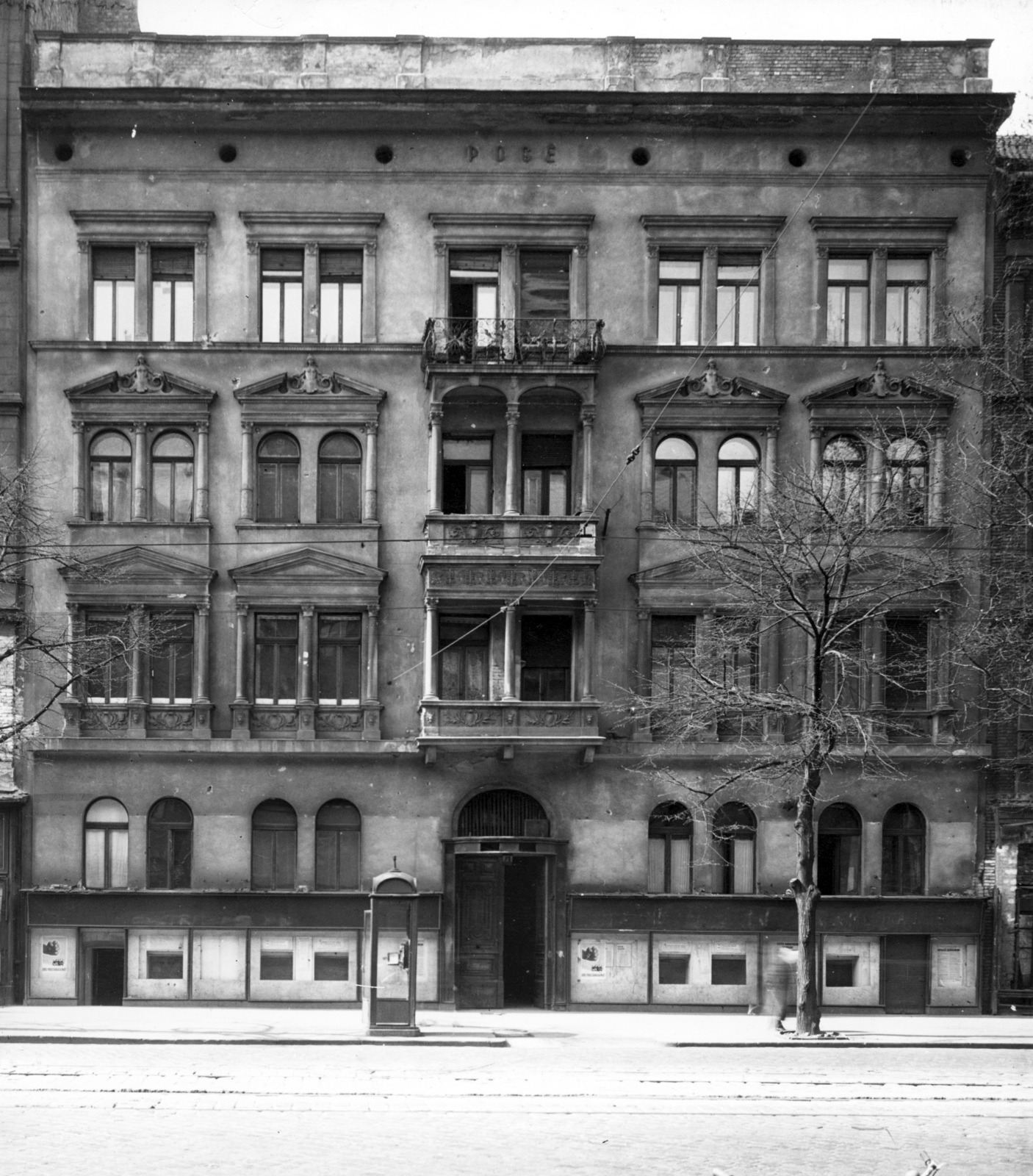 Hungary, Budapest VIII., József körút 23. A kép forrását kérjük így adja meg: Fortepan / Budapest Főváros Levéltára. Levéltári jelzet: HU_BFL_XV_19_c_11, 1957, Budapest Főváros Levéltára / Városrendezési és Építészeti Osztályának fényképei, A Fővárosi Tanács VB Városrendezési és Építészeti Osztályának, phone booth, Budapest, Fortepan #103495