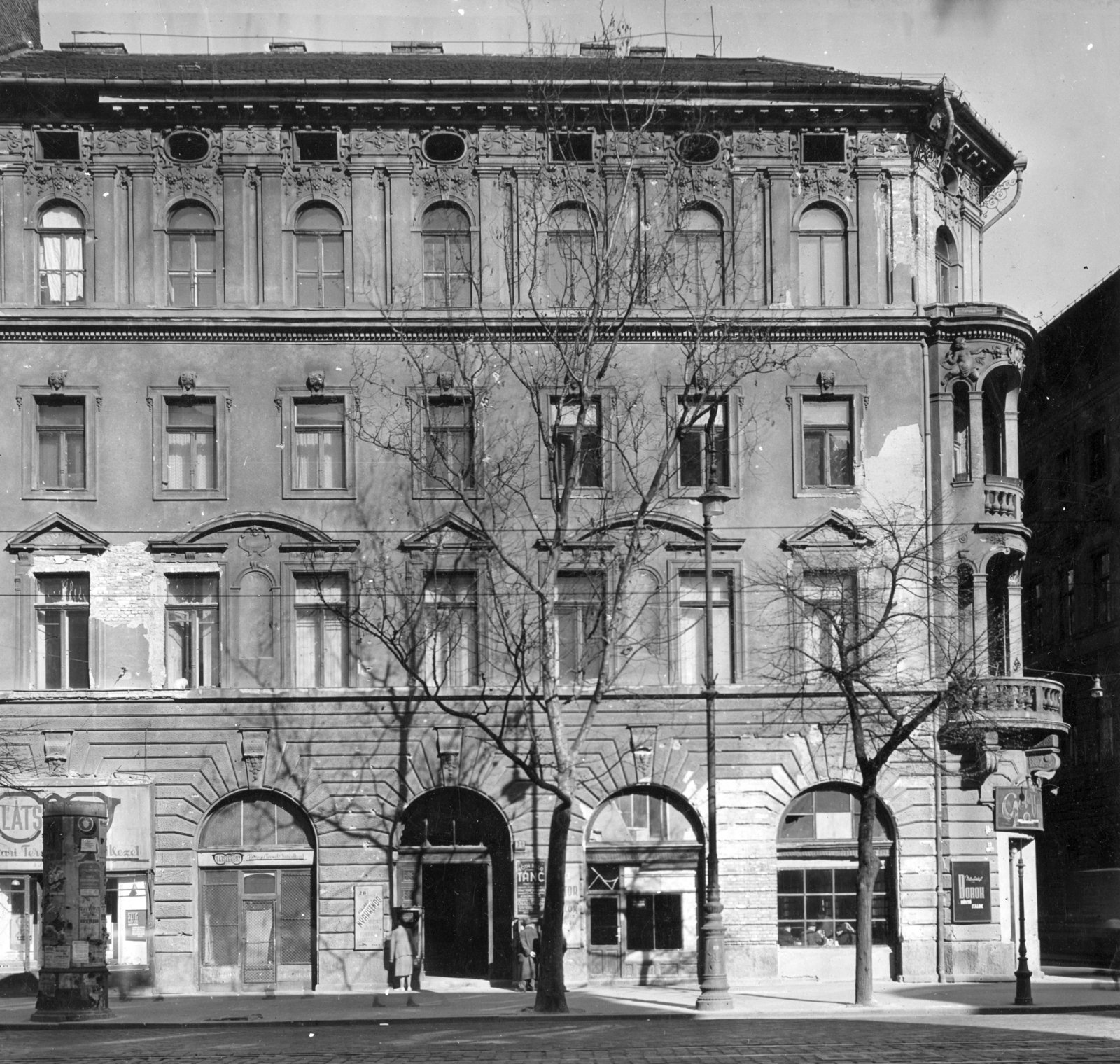 Hungary, Budapest VIII., József körút 28. A kép forrását kérjük így adja meg: Fortepan / Budapest Főváros Levéltára. Levéltári jelzet: HU_BFL_XV_19_c_11, 1957, Budapest Főváros Levéltára / Városrendezési és Építészeti Osztályának fényképei, A Fővárosi Tanács VB Városrendezési és Építészeti Osztályának, dance school, Budapest, optician, Fortepan #103498