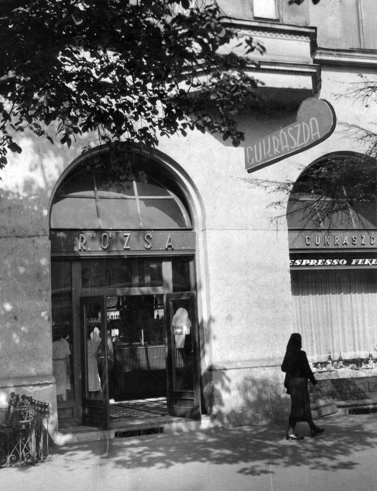 Hungary, Budapest VIII., József körút 31/b, Rózsa eszpresszó. A kép forrását kérjük így adja meg: Fortepan / Budapest Főváros Levéltára. Levéltári jelzet: HU_BFL_XV_19_c_11, 1958, Budapest Főváros Levéltára / Városrendezési és Építészeti Osztályának fényképei, A Fővárosi Tanács VB Városrendezési és Építészeti Osztályának, Budapest, pastry shop, Fortepan #103499