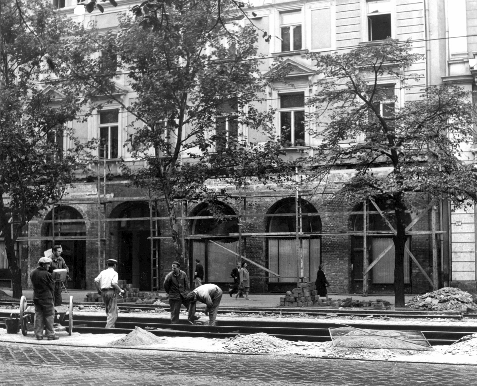 Hungary, Budapest VIII., József körút 35. A kép forrását kérjük így adja meg: Fortepan / Budapest Főváros Levéltára. Levéltári jelzet: HU_BFL_XV_19_c_11, 1958, Budapest Főváros Levéltára / Városrendezési és Építészeti Osztályának fényképei, A Fővárosi Tanács VB Városrendezési és Építészeti Osztályának, construction, Budapest, Fortepan #103548