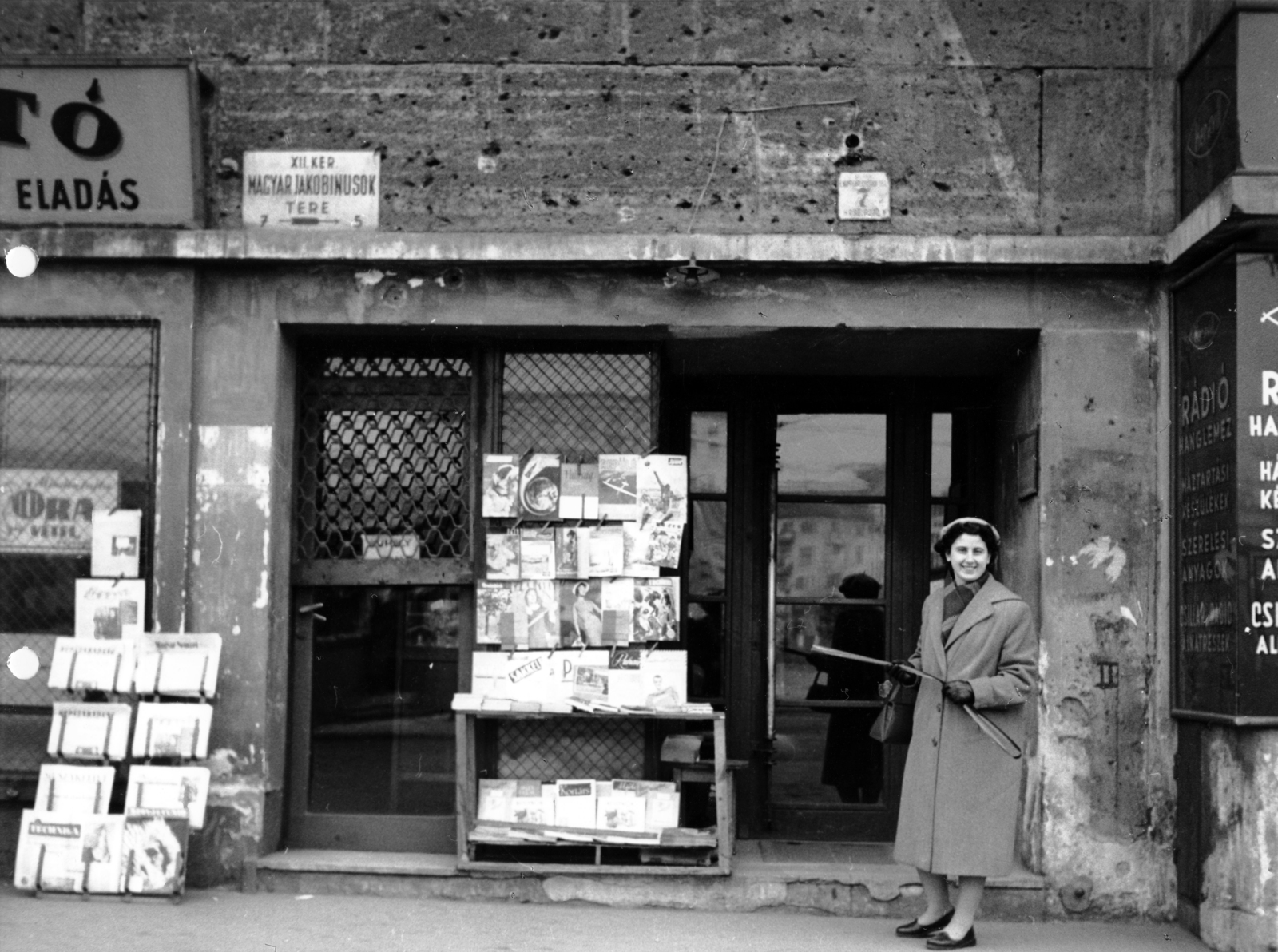 Hungary, Budapest XII., Magyar Jakobinusok tere 7. A kép forrását kérjük így adja meg: Fortepan / Budapest Főváros Levéltára. Levéltári jelzet: HU_BFL_XV_19_c_11, 1958, Budapest Főváros Levéltára / Városrendezési és Építészeti Osztályának fényképei, A Fővárosi Tanács VB Városrendezési és Építészeti Osztályának, newsstand, Budapest, Fortepan #103568