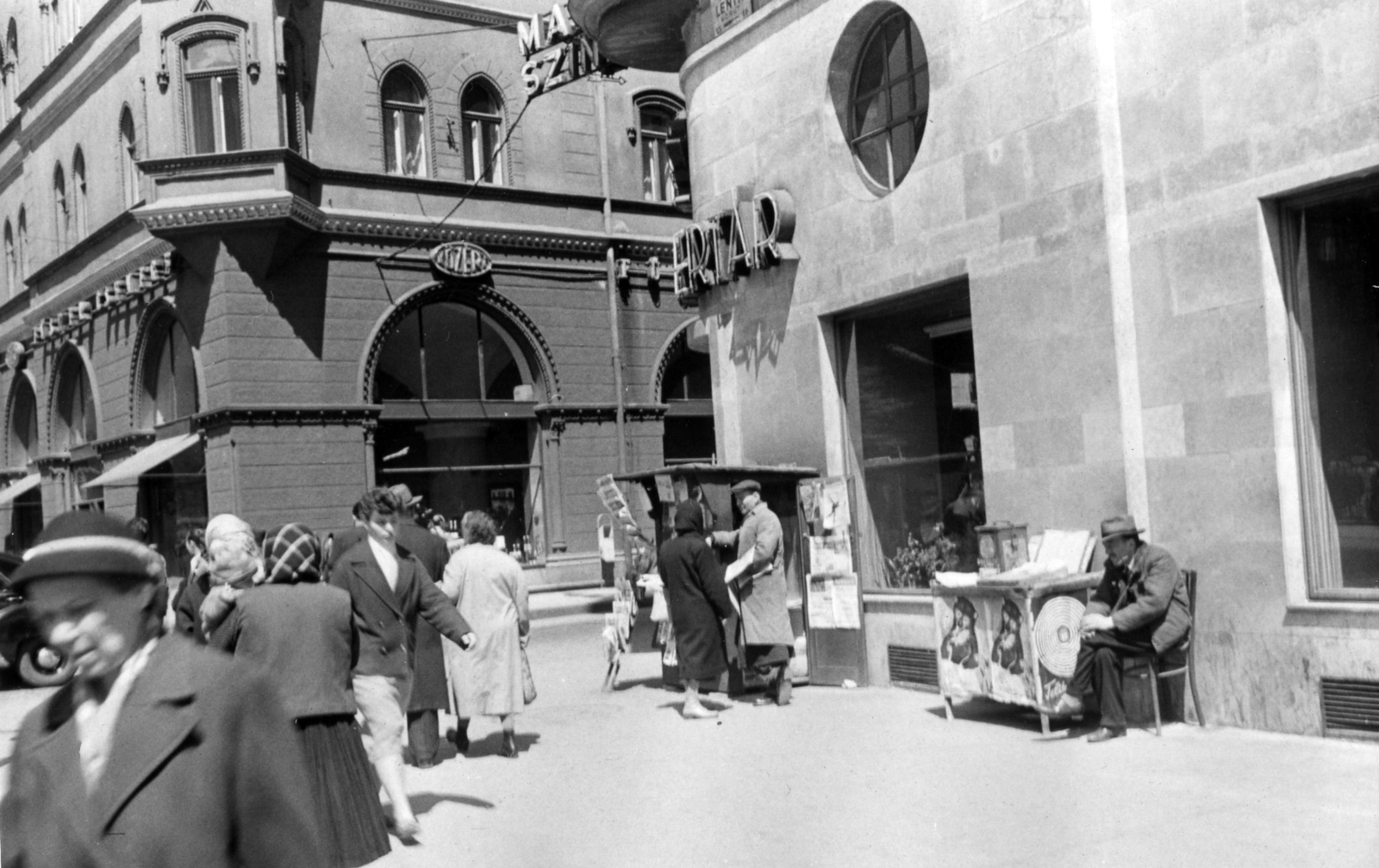 Magyarország, Budapest VII., Erzsébet (Lenin) körút 23., Wesselényi utca sarok. A kép forrását kérjük így adja meg: Fortepan / Budapest Főváros Levéltára. Levéltári jelzet: HU_BFL_XV_19_c_11, 1962, Budapest Főváros Levéltára / Városrendezési és Építészeti Osztályának fényképei, A Fővárosi Tanács VB Városrendezési és Építészeti Osztályának, Budapest, Fortepan #103611