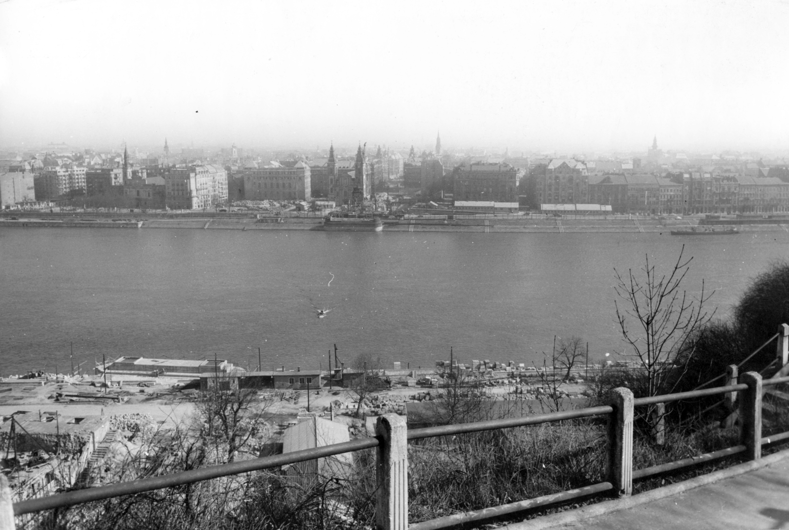 Hungary, Budapest V.,Budapest I., kilátás a lerombolt Erzsébet híd pesti hídfője felé. A kép forrását kérjük így adja meg: Fortepan / Budapest Főváros Levéltára. Levéltári jelzet: HU_BFL_XV_19_c_11, 1960, Budapest Főváros Levéltára / Városrendezési és Építészeti Osztályának fényképei, A Fővárosi Tanács VB Városrendezési és Építészeti Osztályának, Budapest, Fortepan #103649
