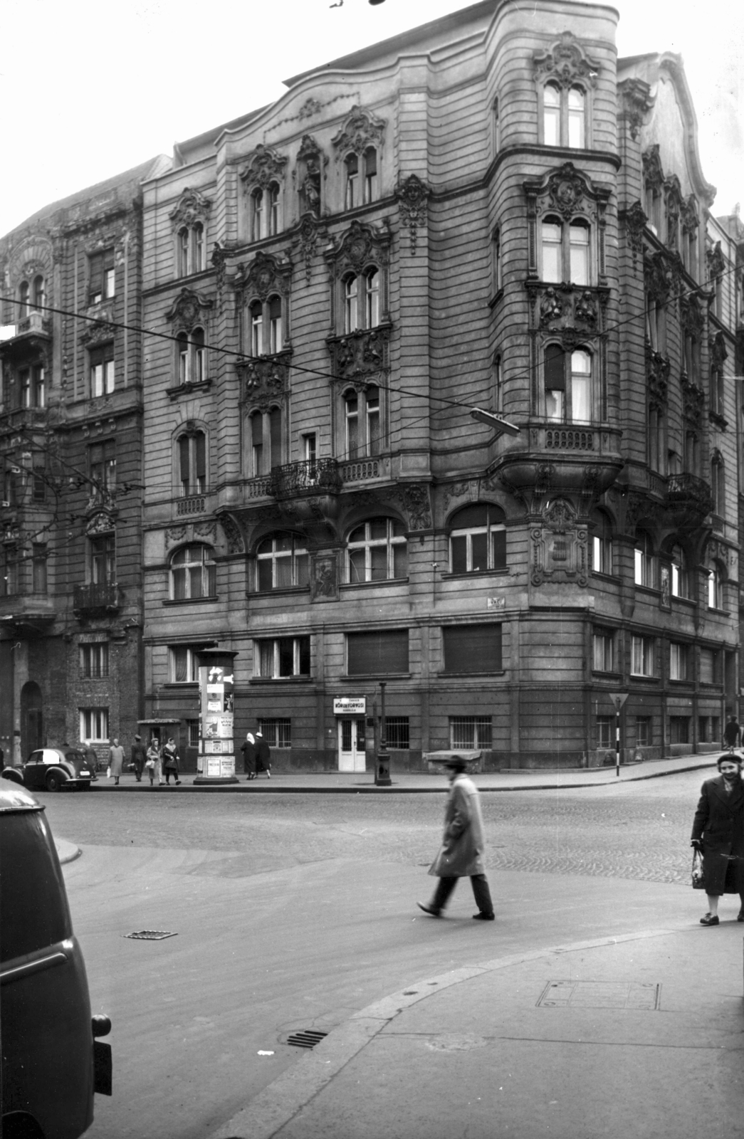 Hungary, Budapest V., Váci utca - Duna utca kereszteződés, szemben a Duna utca Március 15. tér felőli része. A kép forrását kérjük így adja meg: Fortepan / Budapest Főváros Levéltára. Levéltári jelzet: HU_BFL_XV_19_c_11, 1961, Budapest Főváros Levéltára / Városrendezési és Építészeti Osztályának fényképei, A Fővárosi Tanács VB Városrendezési és Építészeti Osztályának, Budapest, Fortepan #103670
