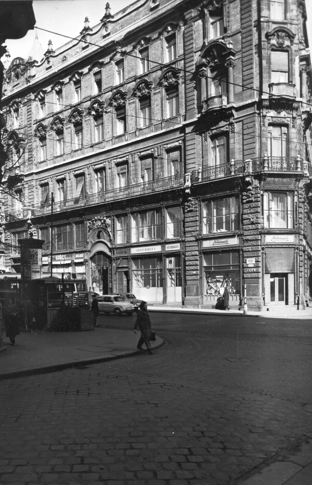Hungary, Budapest V., Váci utca 36., a déli Klotild palota nyugati homlokzata a Március 15. tér felől nézve. A kép forrását kérjük így adja meg: Fortepan / Budapest Főváros Levéltára. Levéltári jelzet: HU_BFL_XV_19_c_11, 1961, Budapest Főváros Levéltára / Városrendezési és Építészeti Osztályának fényképei, A Fővárosi Tanács VB Városrendezési és Építészeti Osztályának, Flóris Korb-design, Kálmán Giergl-design, Budapest, Fortepan #103675