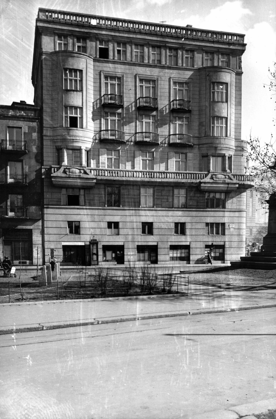 Hungary, Budapest V., Petőfi tér, Pucher-bérpalota. A kép forrását kérjük így adja meg: Fortepan / Budapest Főváros Levéltára. Levéltári jelzet: HU_BFL_XV_19_c_11, 1961, Budapest Főváros Levéltára / Városrendezési és Építészeti Osztályának fényképei, A Fővárosi Tanács VB Városrendezési és Építészeti Osztályának, Budapest, Fortepan #103690