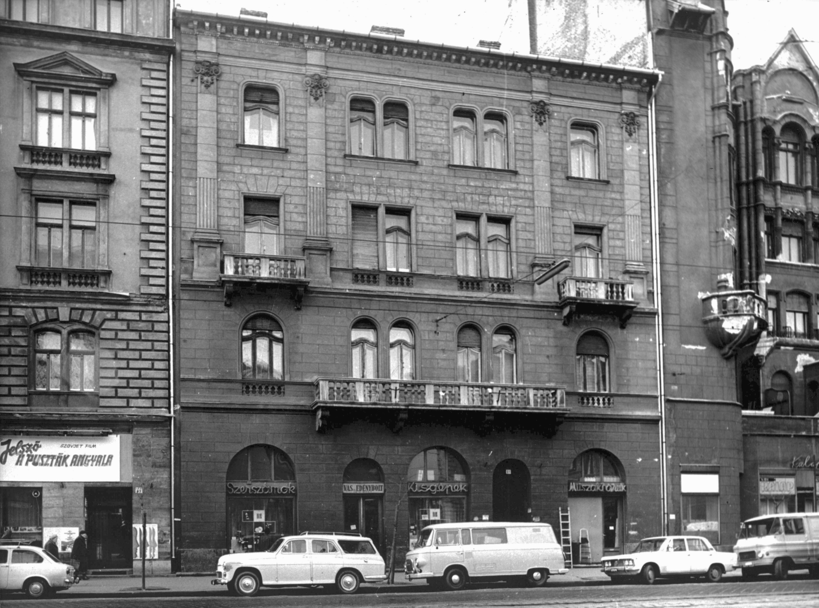 Hungary, Budapest IX., Üllői út 61. A kép forrását kérjük így adja meg: Fortepan / Budapest Főváros Levéltára. Levéltári jelzet: HU_BFL_XV_19_c_11, 1973, Budapest Főváros Levéltára / Városrendezési és Építészeti Osztályának fényképei, A Fővárosi Tanács VB Városrendezési és Építészeti Osztályának, Fiat-brand, Barkas-brand, Polski Fiat-brand, Zuk-brand, FSO-brand, Budapest, Fortepan #103764