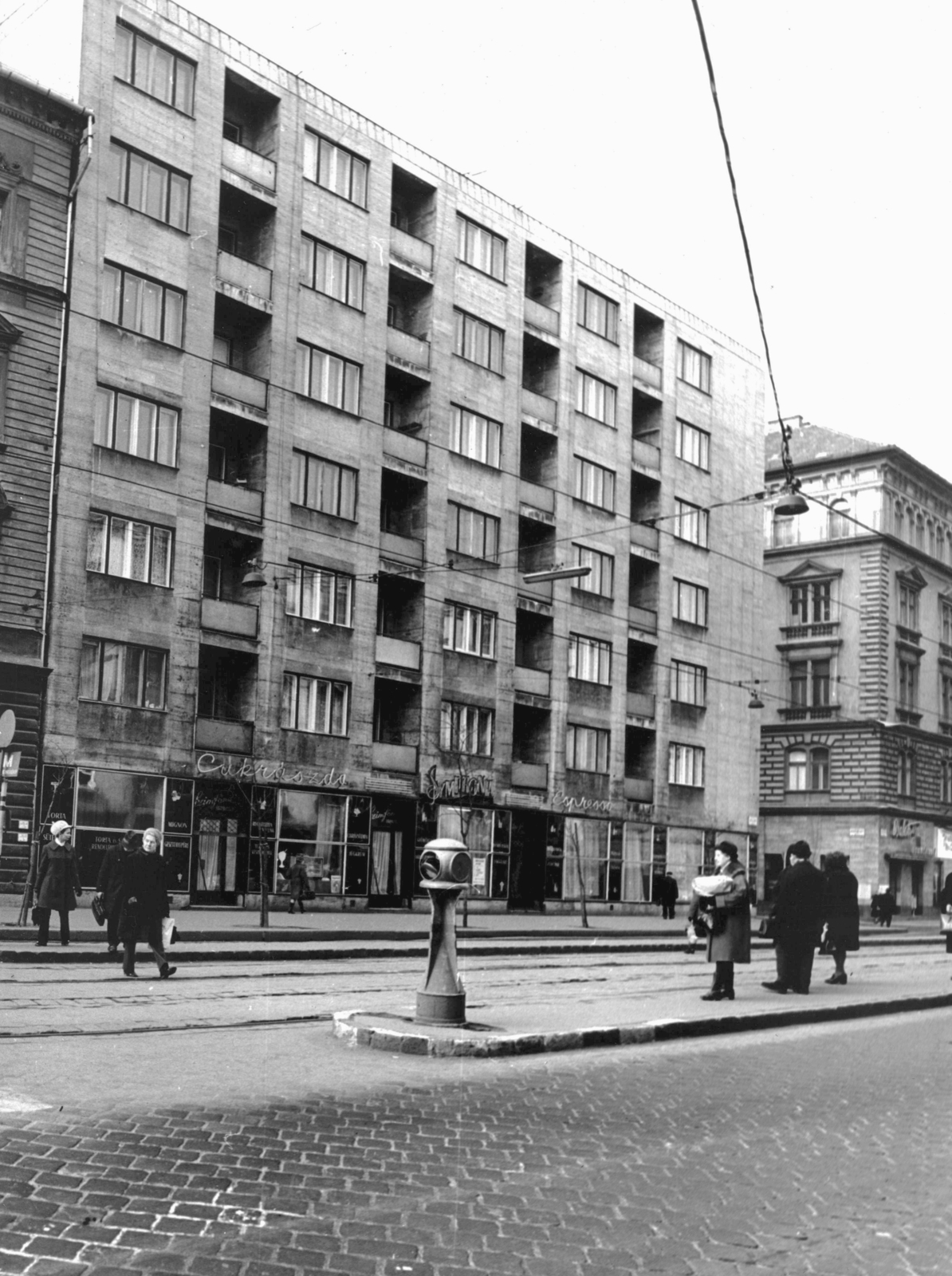 Hungary, Budapest IX., Üllői út 65-67., Berzenczey utca sarok. A kép forrását kérjük így adja meg: Fortepan / Budapest Főváros Levéltára. Levéltári jelzet: HU_BFL_XV_19_c_11, 1973, Budapest Főváros Levéltára / Városrendezési és Építészeti Osztályának fényképei, A Fővárosi Tanács VB Városrendezési és Építészeti Osztályának, Budapest, Fortepan #103766