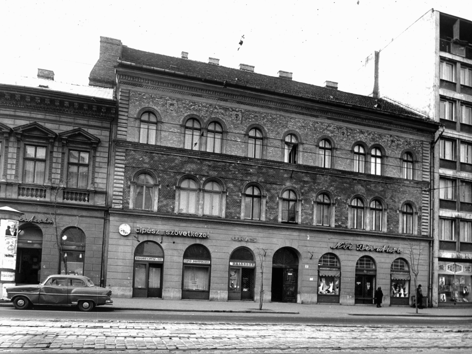 Hungary, Budapest IX., Üllői út 83. A kép forrását kérjük így adja meg: Fortepan / Budapest Főváros Levéltára. Levéltári jelzet: HU_BFL_XV_19_c_11, 1973, Budapest Főváros Levéltára / Városrendezési és Építészeti Osztályának fényképei, A Fővárosi Tanács VB Városrendezési és Építészeti Osztályának, Budapest, Opel Olympia 1955, Fortepan #103772