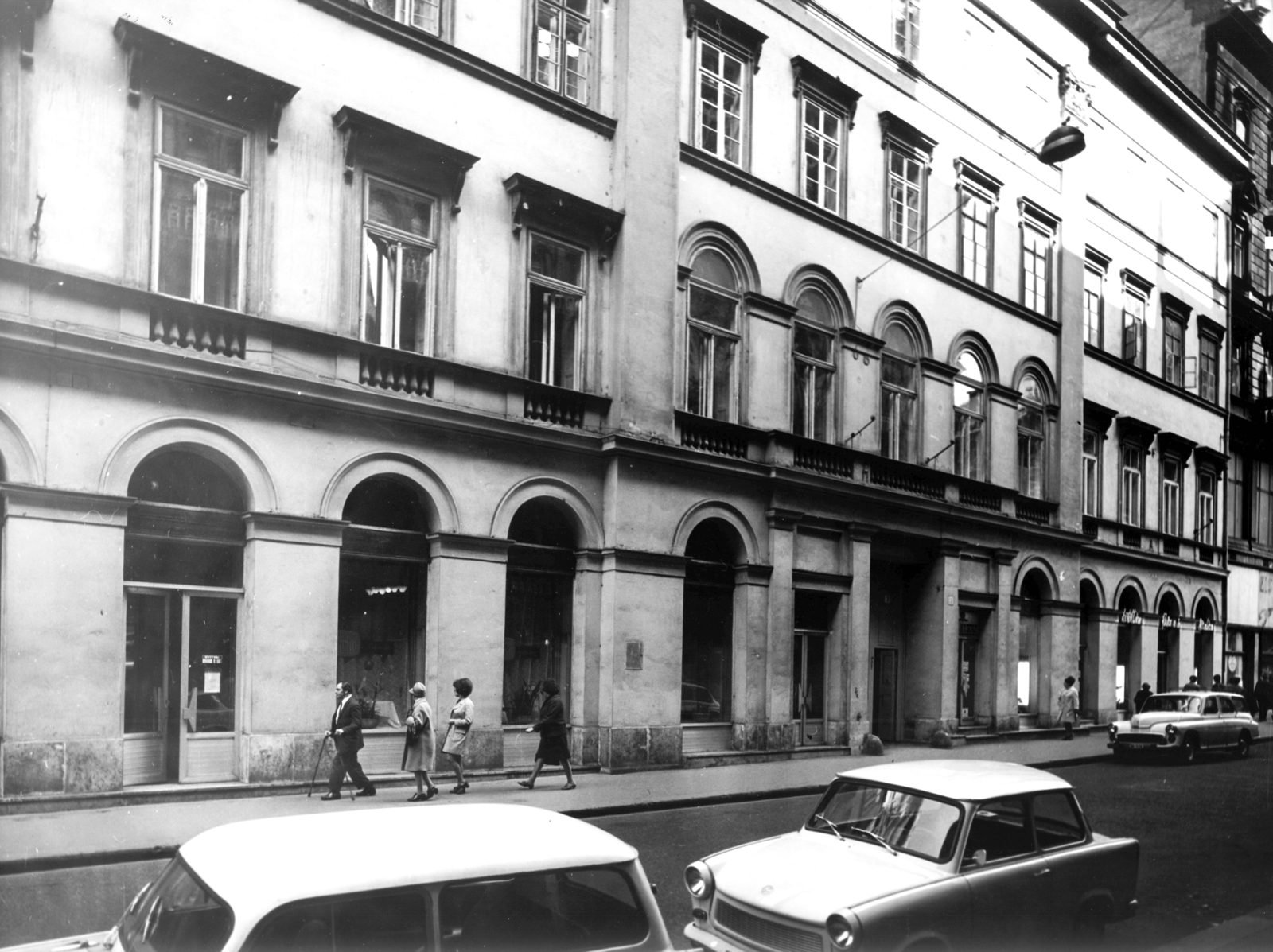 Hungary, Budapest V., Petőfi Sándor utca 3. A kép forrását kérjük így adja meg: Fortepan / Budapest Főváros Levéltára. Levéltári jelzet: HU_BFL_XV_19_c_11, 1971, Budapest Főváros Levéltára / Városrendezési és Építészeti Osztályának fényképei, A Fővárosi Tanács VB Városrendezési és Építészeti Osztályának, Trabant-brand, Budapest, Fortepan #103866