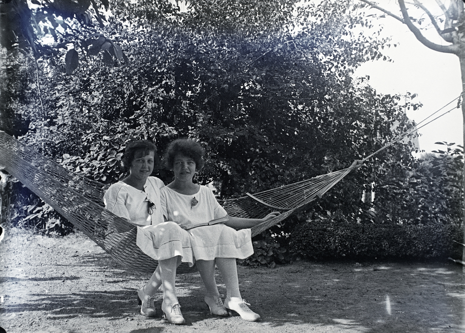 1923, Kurutz Márton, garden, summer, girl, double portrait, hammock, Fortepan #10394