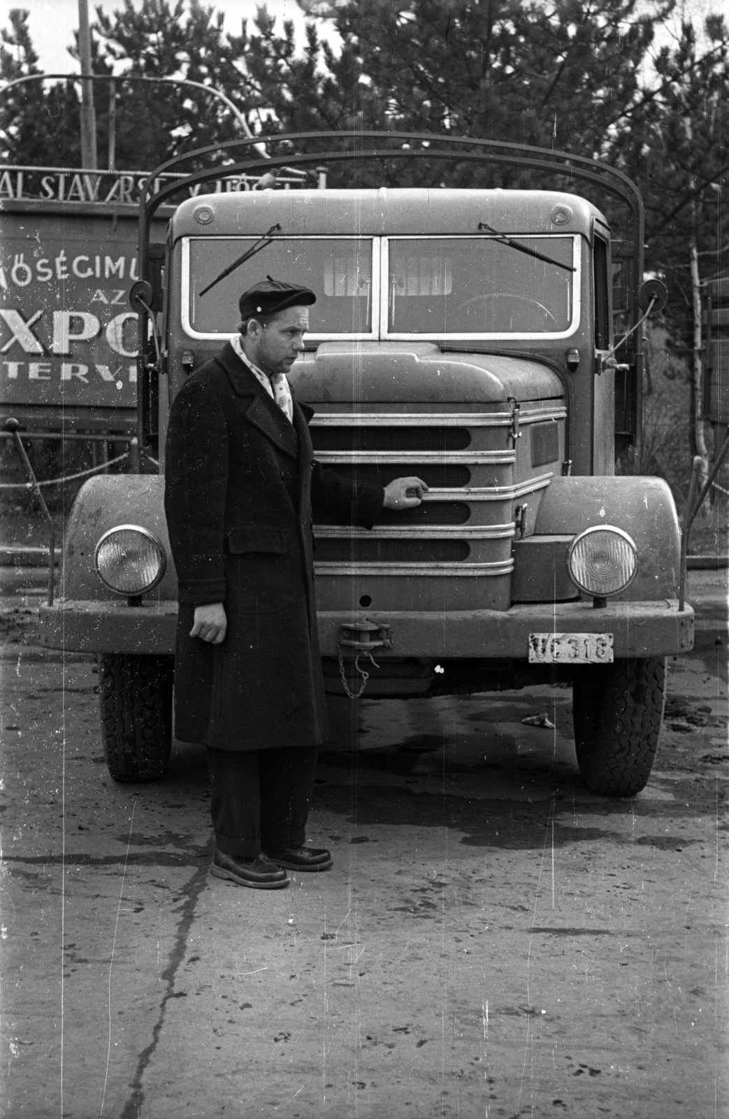 Hungary, A kép forrását kérjük így adja meg: Fortepan / Budapest Főváros Levéltára. Levéltári jelzet: HU.BFL.XV.19.c.10, 1957, Budapest Főváros Levéltára / BRFK helyszínelési fényképei, BRFK Hivatala Bűnügyi Technikai Osztály, Hungarian brand, commercial vehicle, Csepel  Auto Factory, number plate, Fortepan #103940