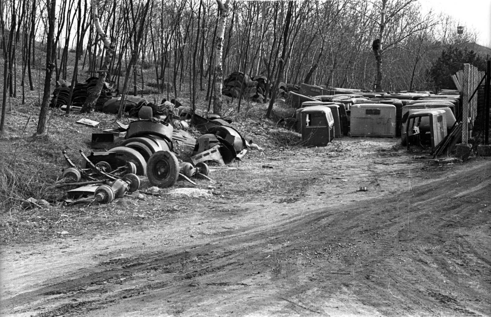 Hungary, A kép forrását kérjük így adja meg: Fortepan / Budapest Főváros Levéltára. Levéltári jelzet: HU.BFL.XV.19.c.10, 1957, Budapest Főváros Levéltára / BRFK helyszínelési fényképei, BRFK Hivatala Bűnügyi Technikai Osztály, Csepel-brand, wreck, Fortepan #103942