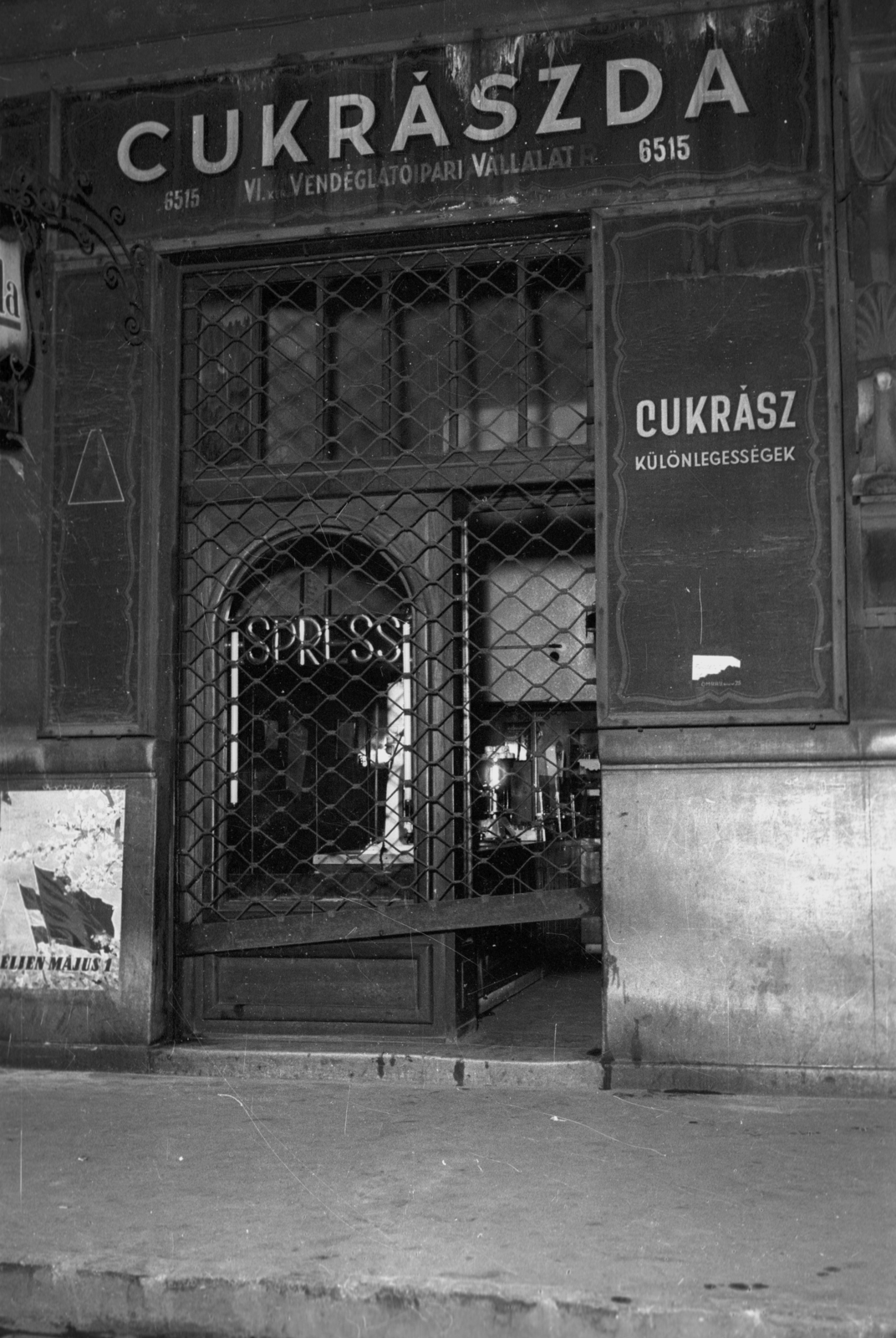 Hungary, Budapest VI., Szondi utca 55. A kép forrását kérjük így adja meg: Fortepan / Budapest Főváros Levéltára. Levéltári jelzet: HU.BFL.XV.19.c.10, 1957, Budapest Főváros Levéltára / BRFK helyszínelési fényképei, BRFK Hivatala Bűnügyi Technikai Osztály, poster, sign-board, pastry shop, store display, grille, Budapest, entrance, burglary, Fortepan #103952