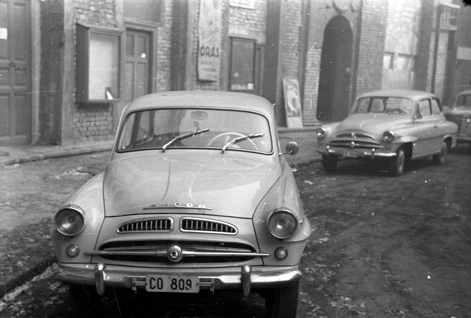 Hungary, Budapest VIII., Corvin (Kisfaludy) köz, a felvétel a 4. számú ház előtt készült. A kép forrását kérjük így adja meg: Fortepan / Budapest Főváros Levéltára. Levéltári jelzet: HU.BFL.XV.19.c.10, 1958, Budapest Főváros Levéltára / BRFK helyszínelési fényképei, BRFK Hivatala Bűnügyi Technikai Osztály, Budapest, Fortepan #103976