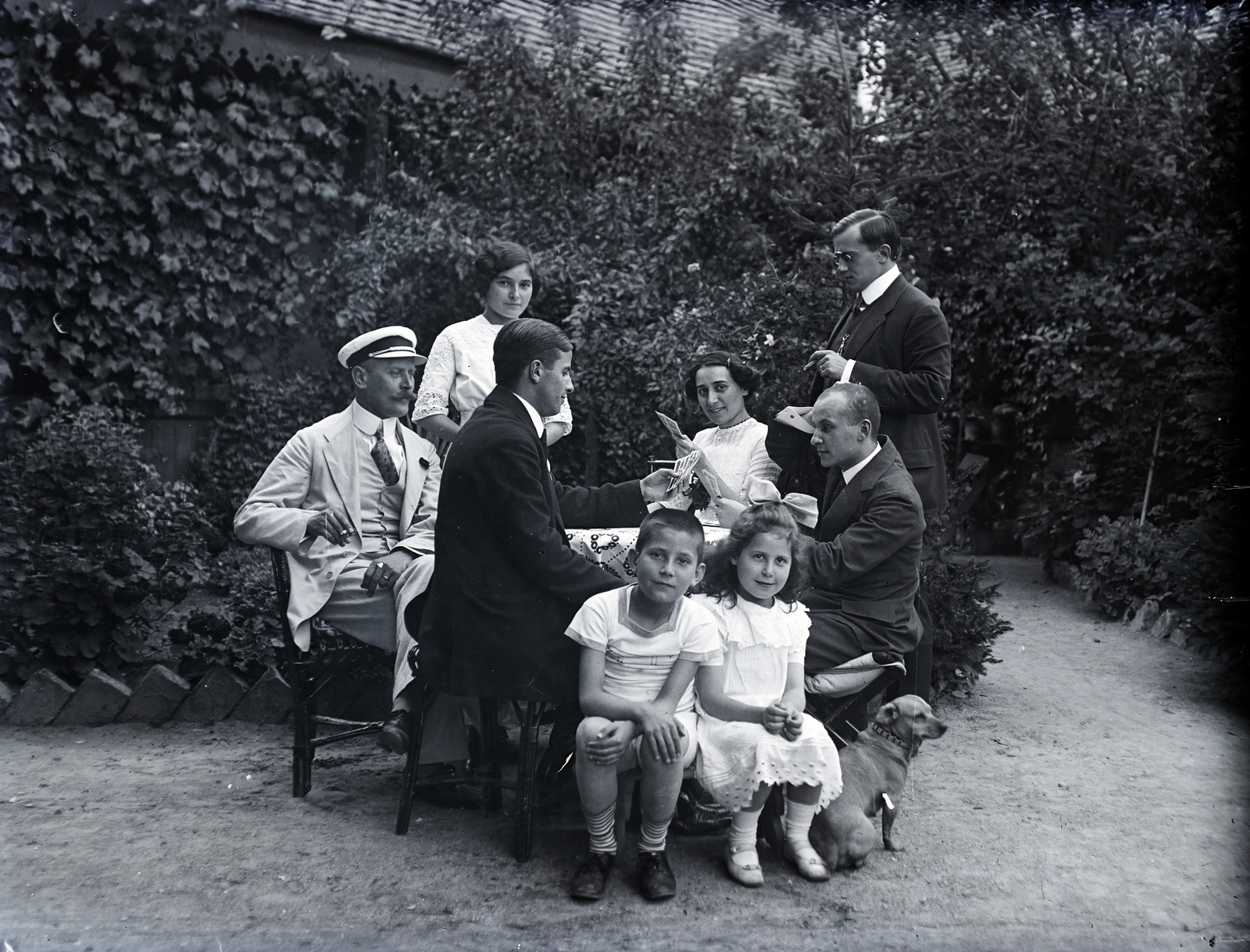 1913, Kurutz Márton, free time, dog, smoking, garden, tableau, card game, Fortepan #10400