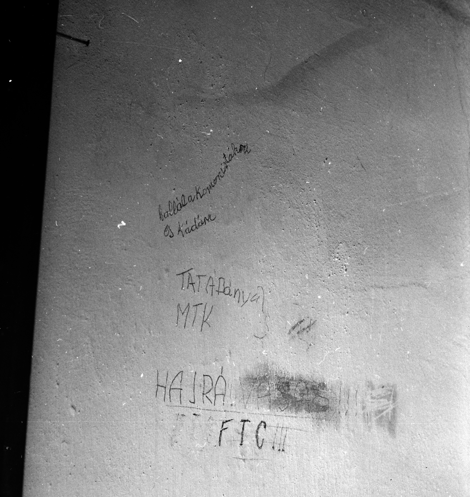 Hungary, A kép forrását kérjük így adja meg: Fortepan / Budapest Főváros Levéltára. Levéltári jelzet: HU.BFL.XV.19.c.10, 1959, Budapest Főváros Levéltára / BRFK helyszínelési fényképei, BRFK Hivatala Bűnügyi Technikai Osztály, graffiti, Effects of the 1956 Revolution, János Kádár-portrayal, Fortepan #104079