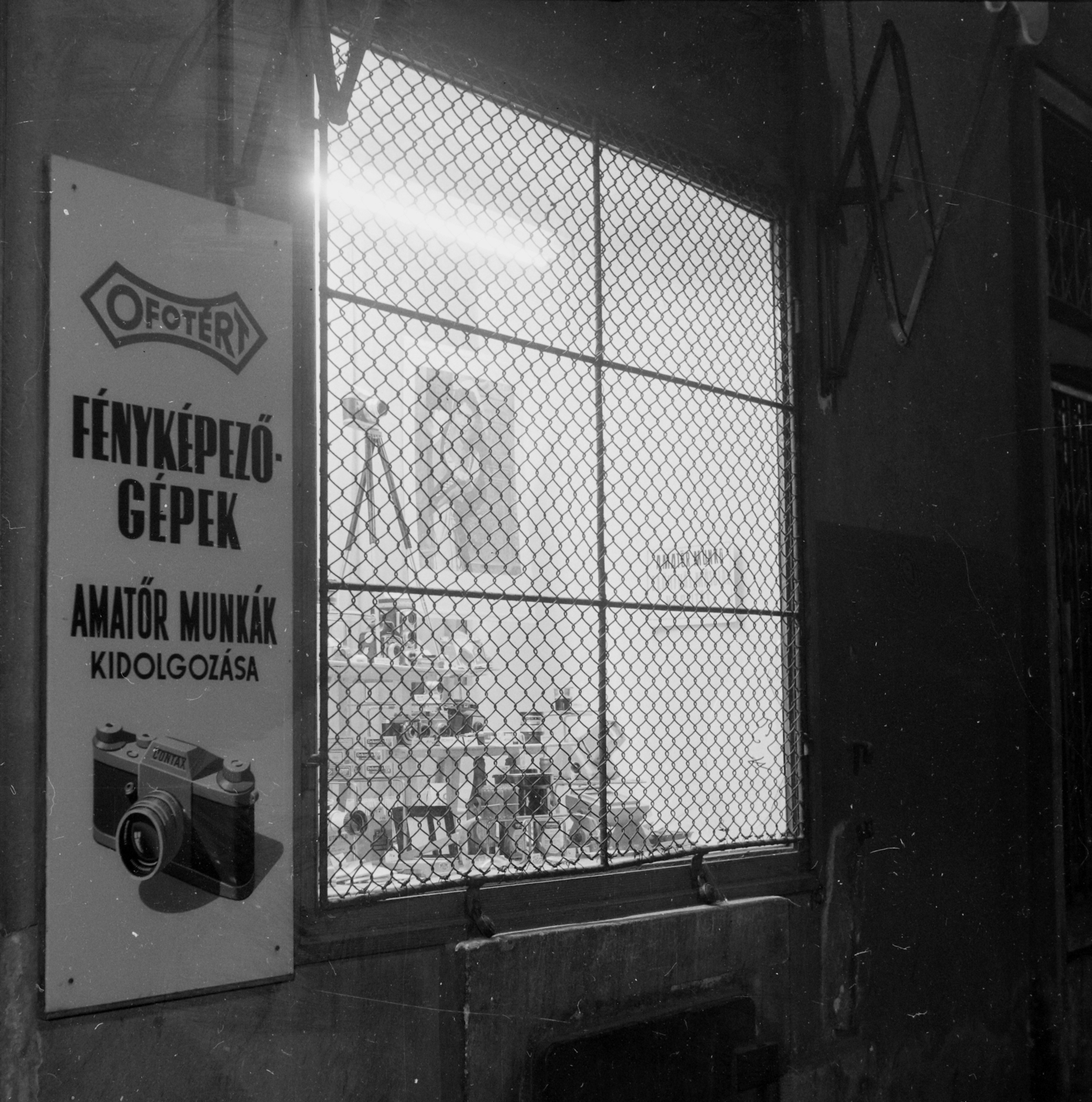 Hungary, A kép forrását kérjük így adja meg: Fortepan / Budapest Főváros Levéltára. Levéltári jelzet: HU.BFL.XV.19.c.10, 1959, Budapest Főváros Levéltára / BRFK helyszínelési fényképei, BRFK Hivatala Bűnügyi Technikai Osztály, camera store, Fortepan #104102
