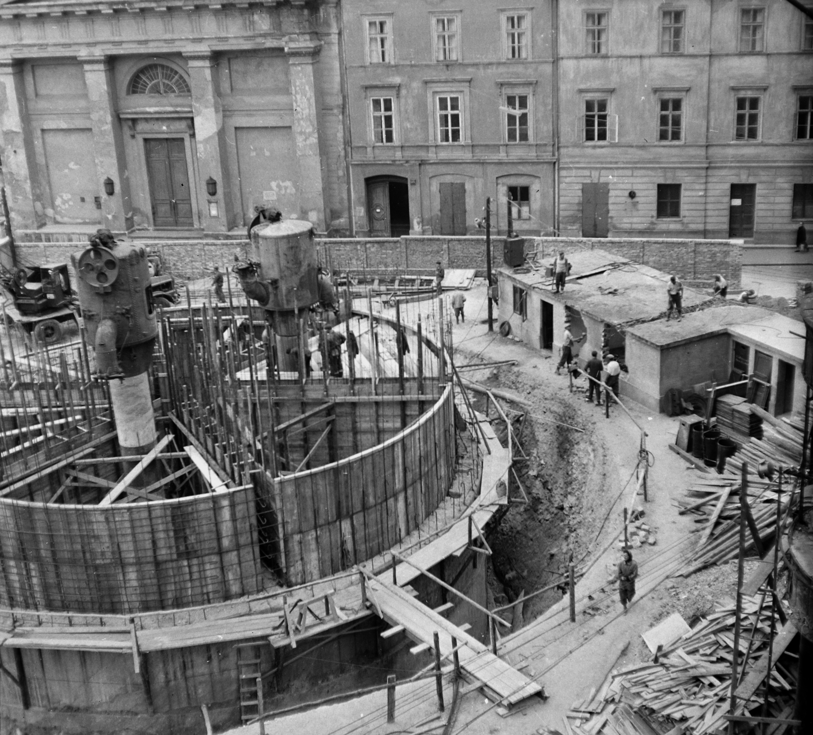 Hungary, Budapest V., Deák Ferenc tér, a metróépítés területe. A kép forrását kérjük így adja meg: Fortepan / Budapest Főváros Levéltára. Levéltári jelzet: HU.BFL.XV.19.c.10, 1959, Budapest Főváros Levéltára / BRFK helyszínelési fényképei, BRFK Hivatala Bűnügyi Technikai Osztály, Budapest, Fortepan #104105