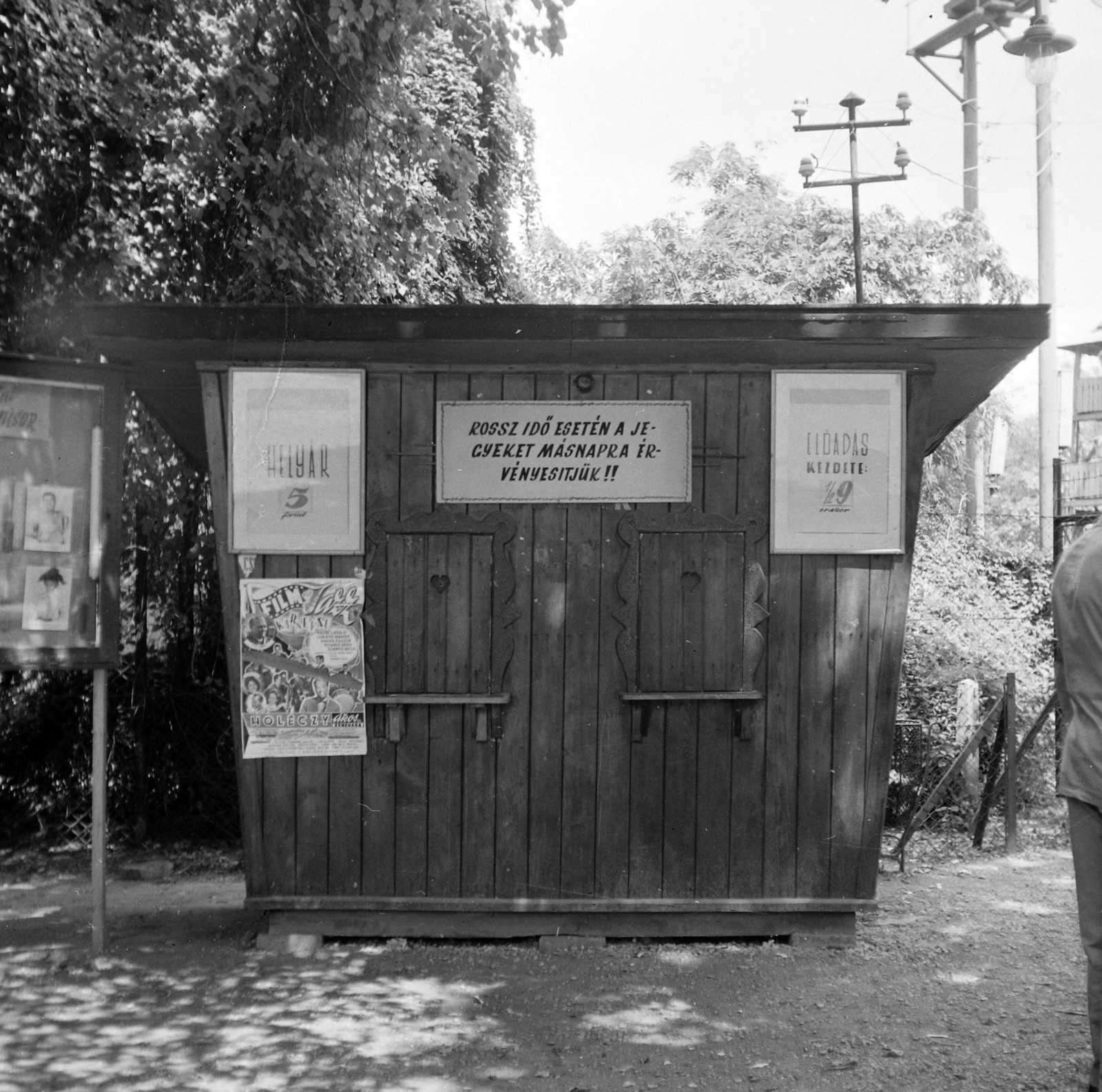 Hungary, A kép forrását kérjük így adja meg: Fortepan / Budapest Főváros Levéltára. Levéltári jelzet: HU.BFL.XV.19.c.10, 1959, Budapest Főváros Levéltára / BRFK helyszínelési fényképei, BRFK Hivatala Bűnügyi Technikai Osztály, poster, booth, movie theater, Fortepan #104182