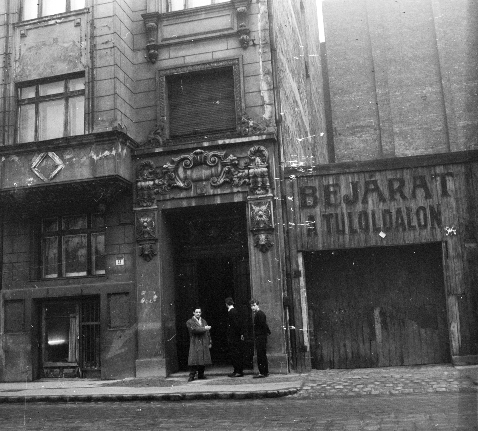 Hungary, Budapest VII., Bethlen Gábor utca 33. (balra). A kép forrását kérjük így adja meg: Fortepan / Budapest Főváros Levéltára. Levéltári jelzet: HU.BFL.XV.19.c.10, 1959, Budapest Főváros Levéltára / BRFK helyszínelési fényképei, BRFK Hivatala Bűnügyi Technikai Osztály, Budapest, Fortepan #104198