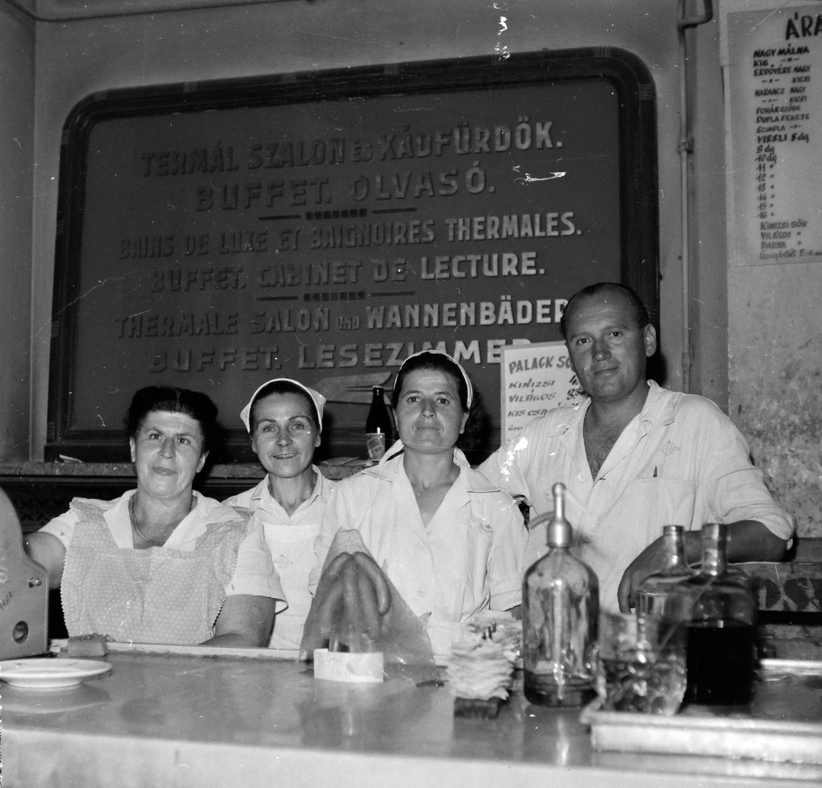 Hungary, A kép forrását kérjük így adja meg: Fortepan / Budapest Főváros Levéltára. Levéltári jelzet: HU.BFL.XV.19.c.10, 1959, Budapest Főváros Levéltára / BRFK helyszínelési fényképei, BRFK Hivatala Bűnügyi Technikai Osztály, label, working clothes, buffet, drink, glass, soda water bottle, overall, counter, cash register, staff, sausage, docket holder, price list, multilingual sign, height chart, bath, Fortepan #104212