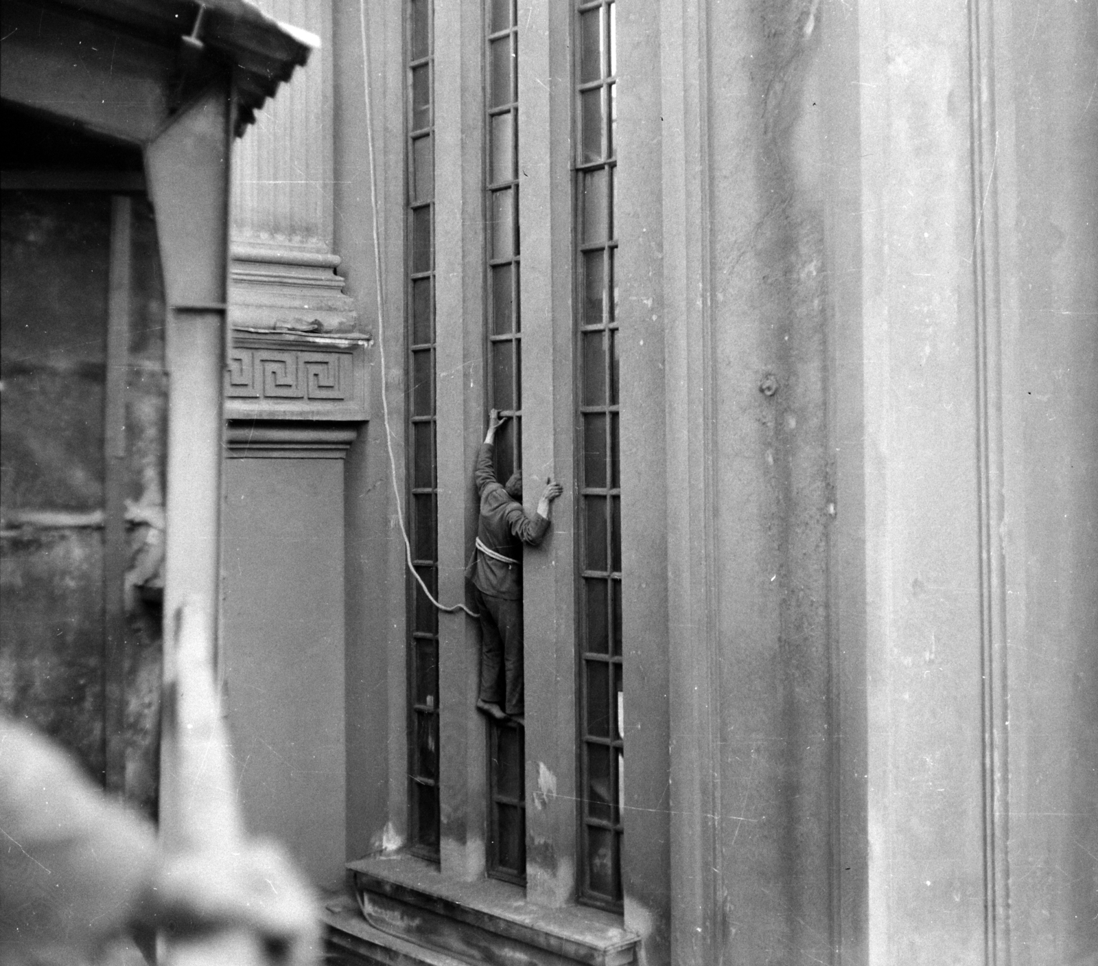 Hungary, Budapest VIII., Márkus Emília utca, a Corvin Áruház oldalhomlokzata. A kép forrását kérjük így adja meg: Fortepan / Budapest Főváros Levéltára. Levéltári jelzet: HU.BFL.XV.19.c.10, 1961, Budapest Főváros Levéltára / BRFK helyszínelési fényképei, BRFK Hivatala Bűnügyi Technikai Osztály, Budapest, department store, Zoltán Reiss-design, Best of, crime reconstruction, Fortepan #104249