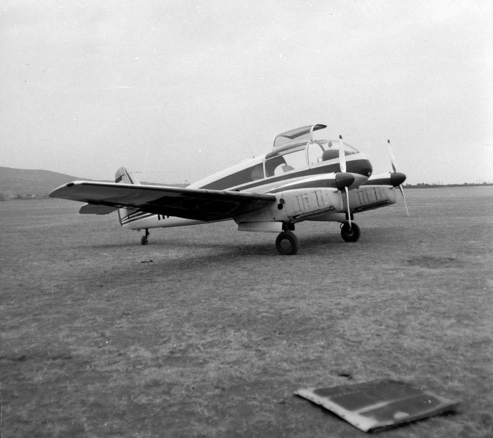 Hungary, Budaörs Airport, Budapest XI., A kép forrását kérjük így adja meg: Fortepan / Budapest Főváros Levéltára. Levéltári jelzet: HU.BFL.XV.19.c.10, 1961, Budapest Főváros Levéltára / BRFK helyszínelési fényképei, BRFK Hivatala Bűnügyi Technikai Osztály, Czechoslovak brand, airplane, airport, Aero-brand, police station, Budapest, Fortepan #104281