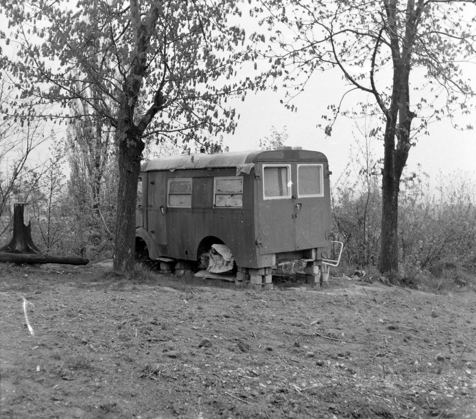 Hungary, A kép forrását kérjük így adja meg: Fortepan / Budapest Főváros Levéltára. Levéltári jelzet: HU.BFL.XV.19.c.10, 1961, Budapest Főváros Levéltára / BRFK helyszínelési fényképei, BRFK Hivatala Bűnügyi Technikai Osztály, wreck, Fortepan #104333