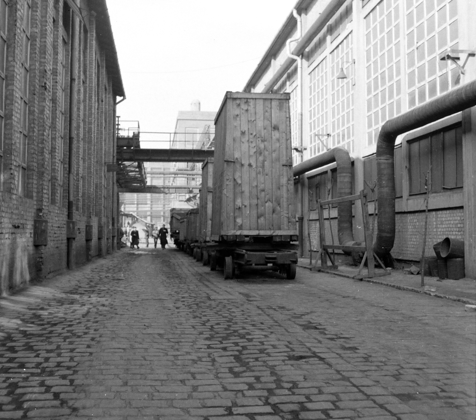 Hungary, Budapest VIII., Kőbányai út, Ganz-MÁVAG gyártelep. A kép forrását kérjük így adja meg: Fortepan / Budapest Főváros Levéltára. Levéltári jelzet: HU.BFL.XV.19.c.10, 1961, Budapest Főváros Levéltára / BRFK helyszínelési fényképei, BRFK Hivatala Bűnügyi Technikai Osztály, Budapest, Fortepan #104367