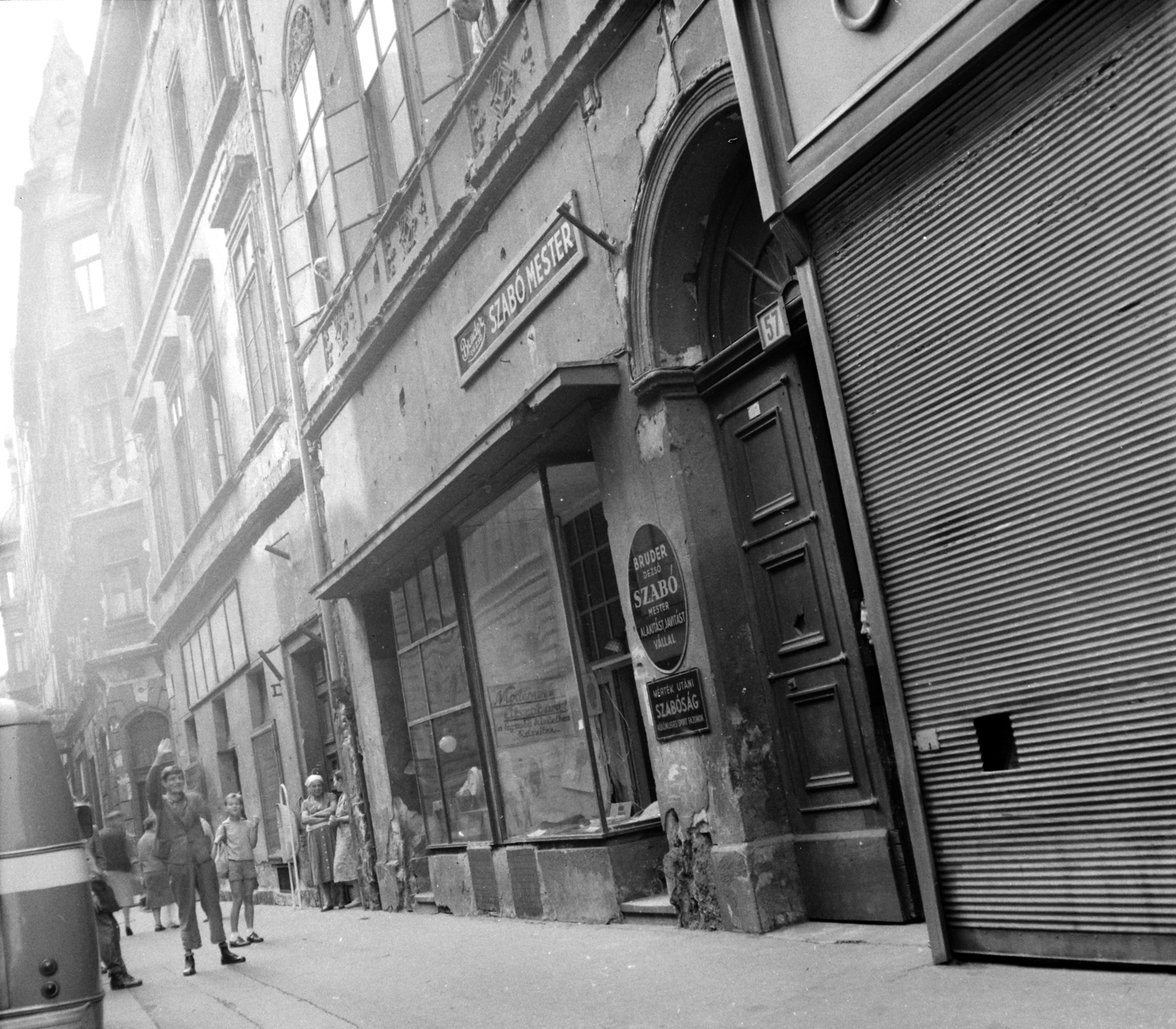 Hungary, Budapest V., Váci utca 57., háttérben jobbra a Sörház utca torkolata. A kép forrását kérjük így adja meg: Fortepan / Budapest Főváros Levéltára. Levéltári jelzet: HU.BFL.XV.19.c.10, 1961, Budapest Főváros Levéltára / BRFK helyszínelési fényképei, BRFK Hivatala Bűnügyi Technikai Osztály, Budapest, Fortepan #104378