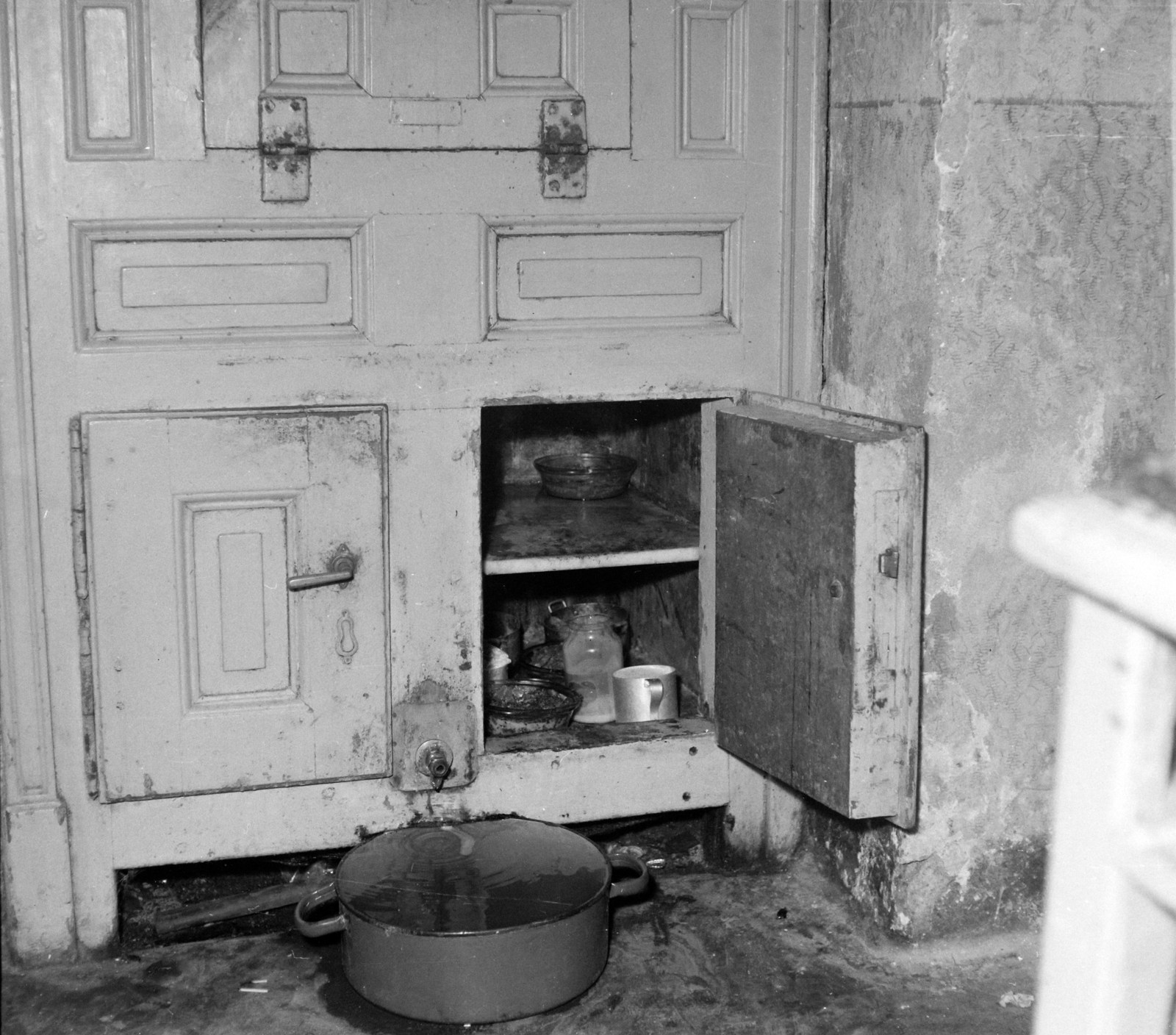 Hungary, A kép forrását kérjük így adja meg: Fortepan / Budapest Főváros Levéltára. Levéltári jelzet: HU.BFL.XV.19.c.10, 1961, Budapest Főváros Levéltára / BRFK helyszínelési fényképei, BRFK Hivatala Bűnügyi Technikai Osztály, Fortepan #104394