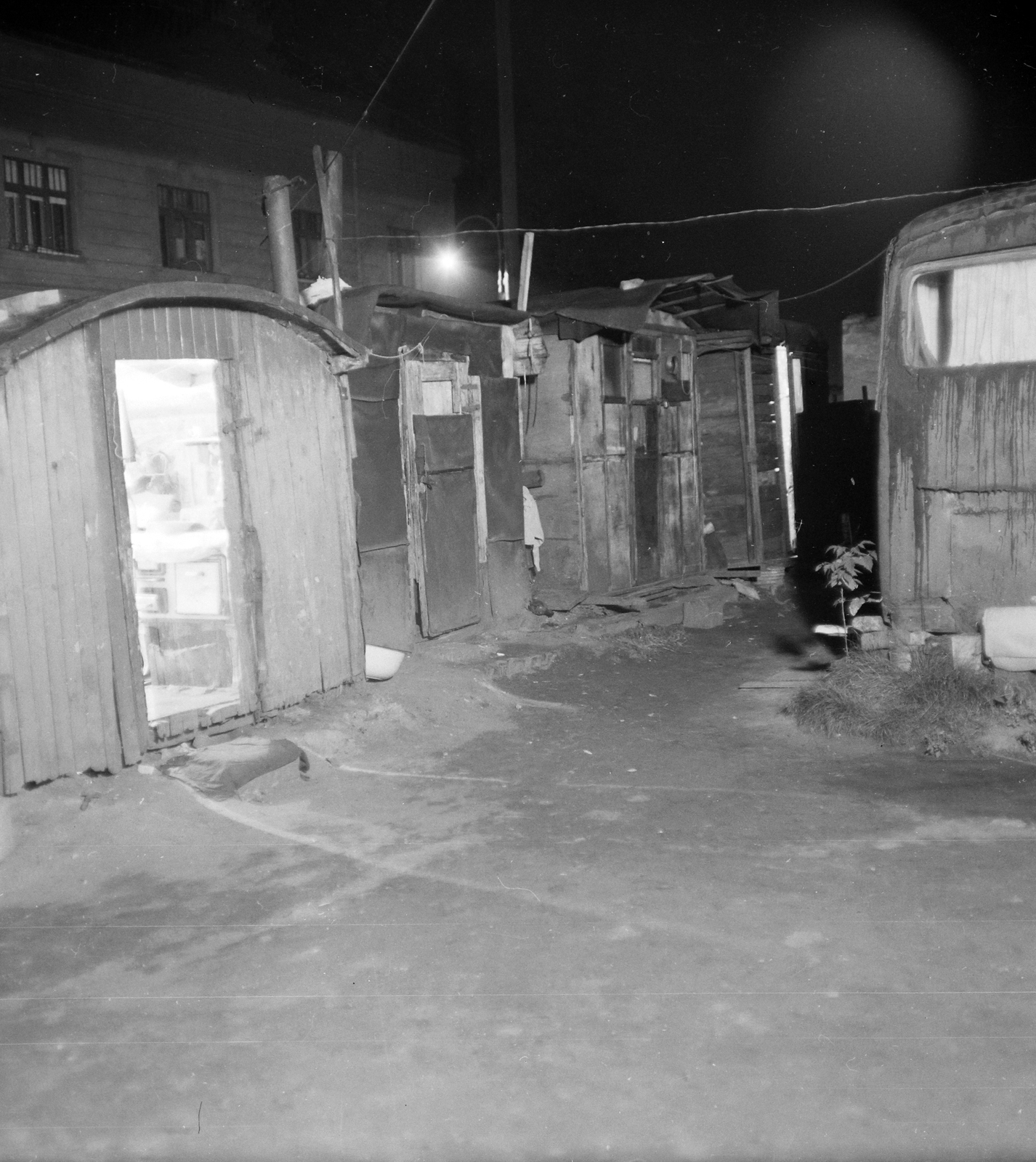 Hungary, A kép forrását kérjük így adja meg: Fortepan / Budapest Főváros Levéltára. Levéltári jelzet: HU.BFL.XV.19.c.10, 1963, Budapest Főváros Levéltára / BRFK helyszínelési fényképei, BRFK Hivatala Bűnügyi Technikai Osztály, night, wreck, Fortepan #104445