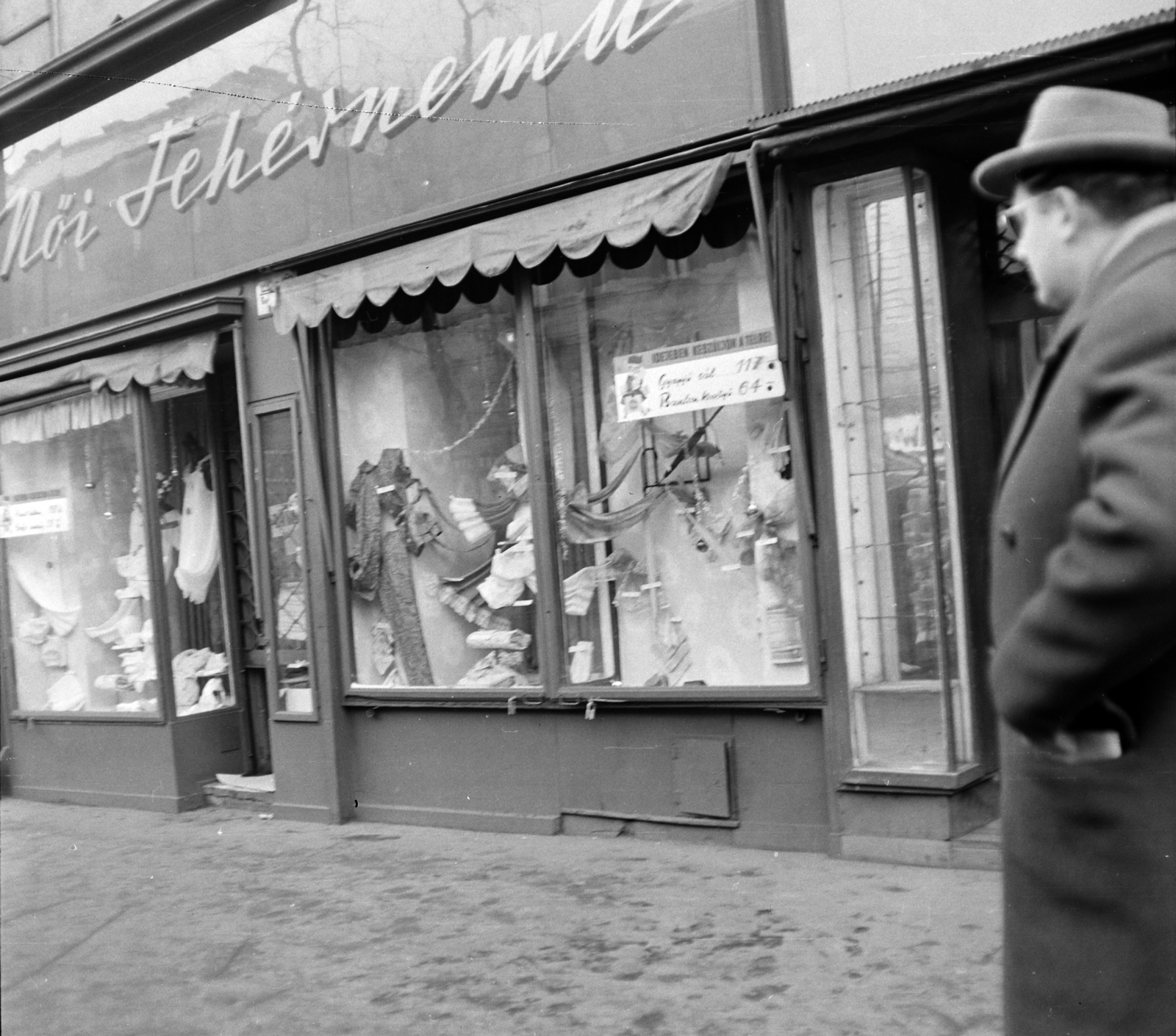 Magyarország, Budapest V., Szent István körút 5. A kép forrását kérjük így adja meg: Fortepan / Budapest Főváros Levéltára. Levéltári jelzet: HU.BFL.XV.19.c.10, 1963, Budapest Főváros Levéltára / BRFK helyszínelési fényképei, BRFK Hivatala Bűnügyi Technikai Osztály, Budapest, fehérnemű, Fortepan #104459