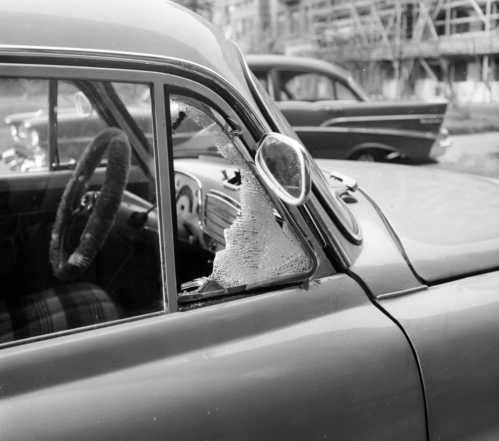 Hungary, Budapest I., Szilágyi Dezső tér. A kép forrását kérjük így adja meg: Fortepan / Budapest Főváros Levéltára. Levéltári jelzet: HU.BFL.XV.19.c.10, 1963, Budapest Főváros Levéltára / BRFK helyszínelési fényképei, BRFK Hivatala Bűnügyi Technikai Osztály, Chevrolet-brand, Budapest, rear-view mirror, steering wheel, Fortepan #104463