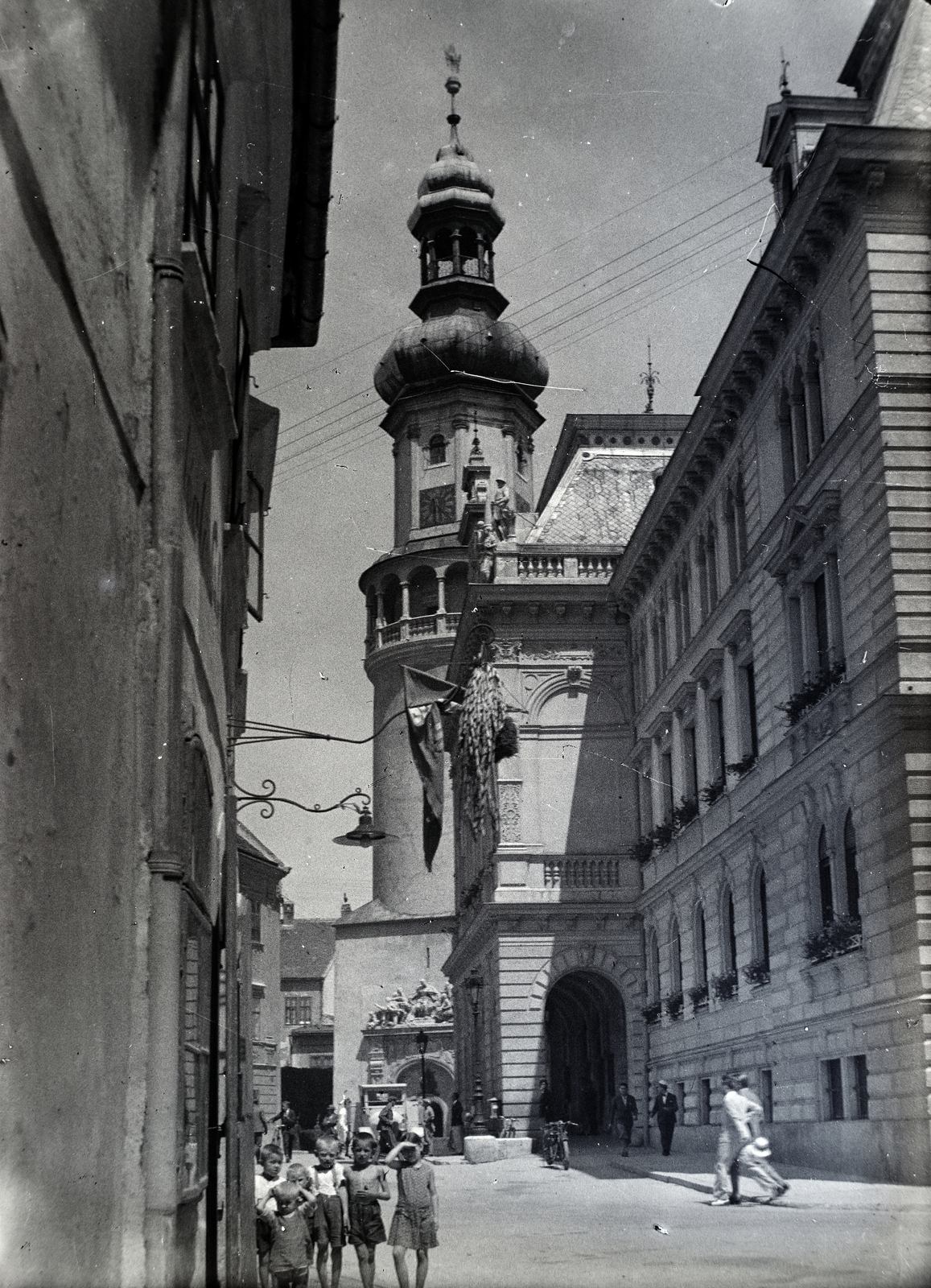 Hungary, Sopron, Új utca a Városháza felé nézve, háttérben a Tűztorony., 1934, Kurutz Márton, kids, street view, tower, Fortepan #10449