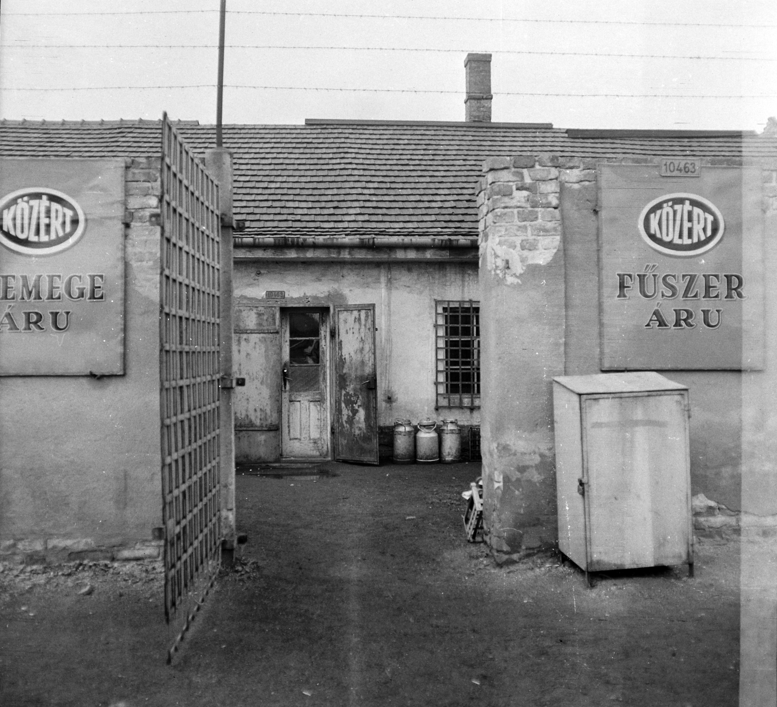 Hungary, A kép forrását kérjük így adja meg: Fortepan / Budapest Főváros Levéltára. Levéltári jelzet: HU.BFL.XV.19.c.10, 1963, Budapest Főváros Levéltára / BRFK helyszínelési fényképei, BRFK Hivatala Bűnügyi Technikai Osztály, milk can, Budapest, Fortepan #104514