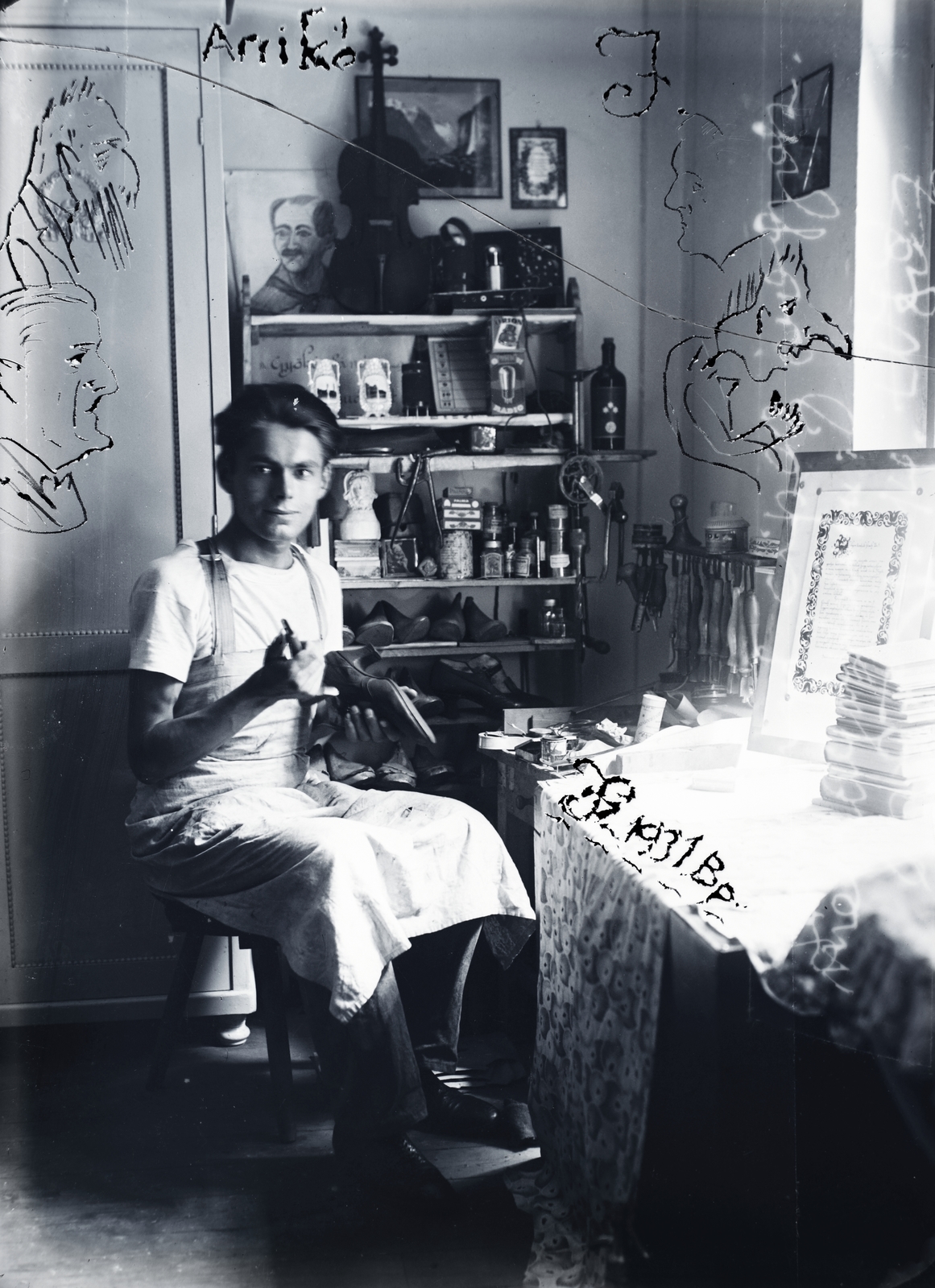 1931, Kurutz Márton, portrait, workshop, violin, interior, crafts, man, work, shoemaker, Nicolaus Horthy-portrayal, erroneous photo, caricature, Fortepan #10452