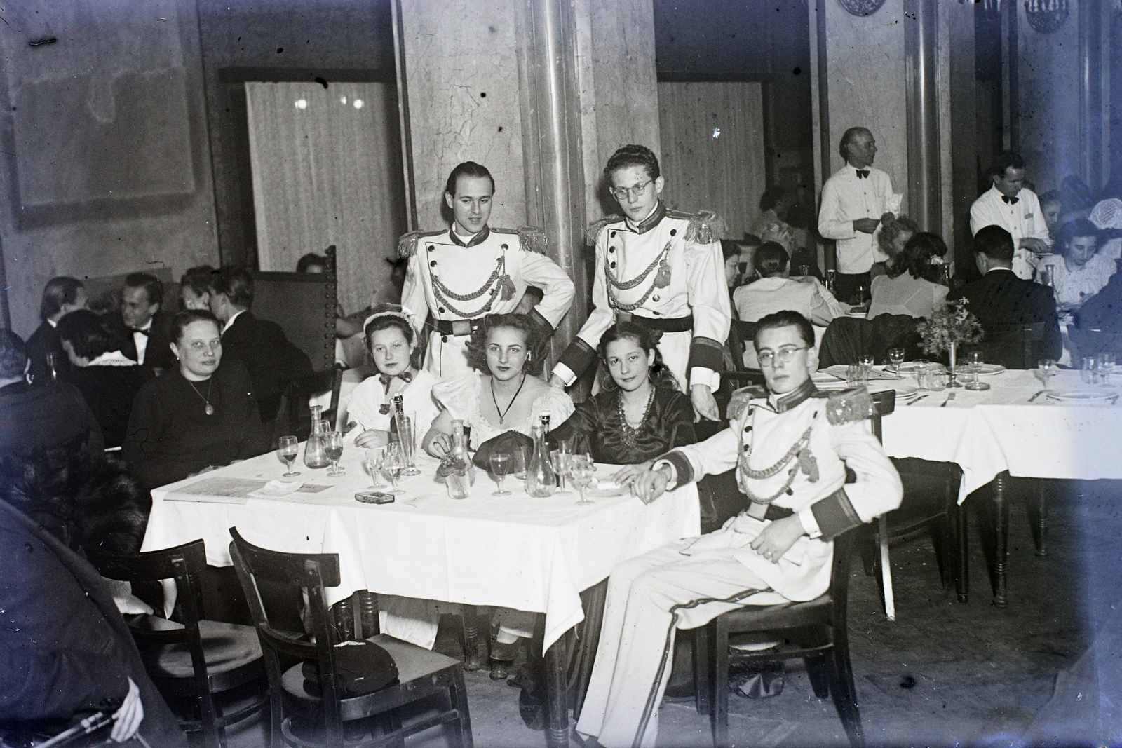 Magyarország, 1948, Hámori Gyula, Budapest, hölgy, csoportkép, asztaltársaság, kadét, Fortepan #104637