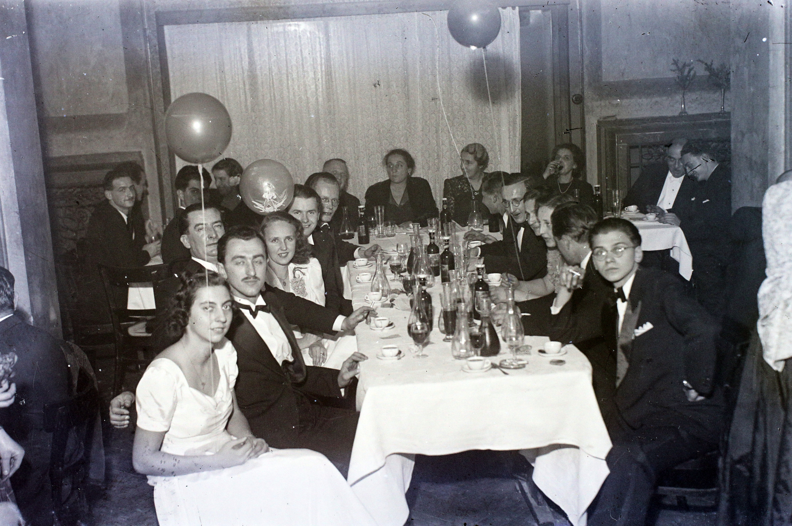 Hungary, 1948, Hámori Gyula, baloon, Budapest, lady, gentleman, table society, Fortepan #104648