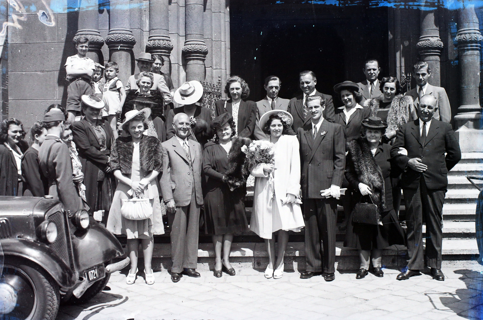 Magyarország, Budapest IX., Bakáts tér, Assisi Szent Ferenc-templom., 1946, Hámori Gyula, Budapest, násznép, vőlegény, menyasszony, esküvő, Fortepan #104674