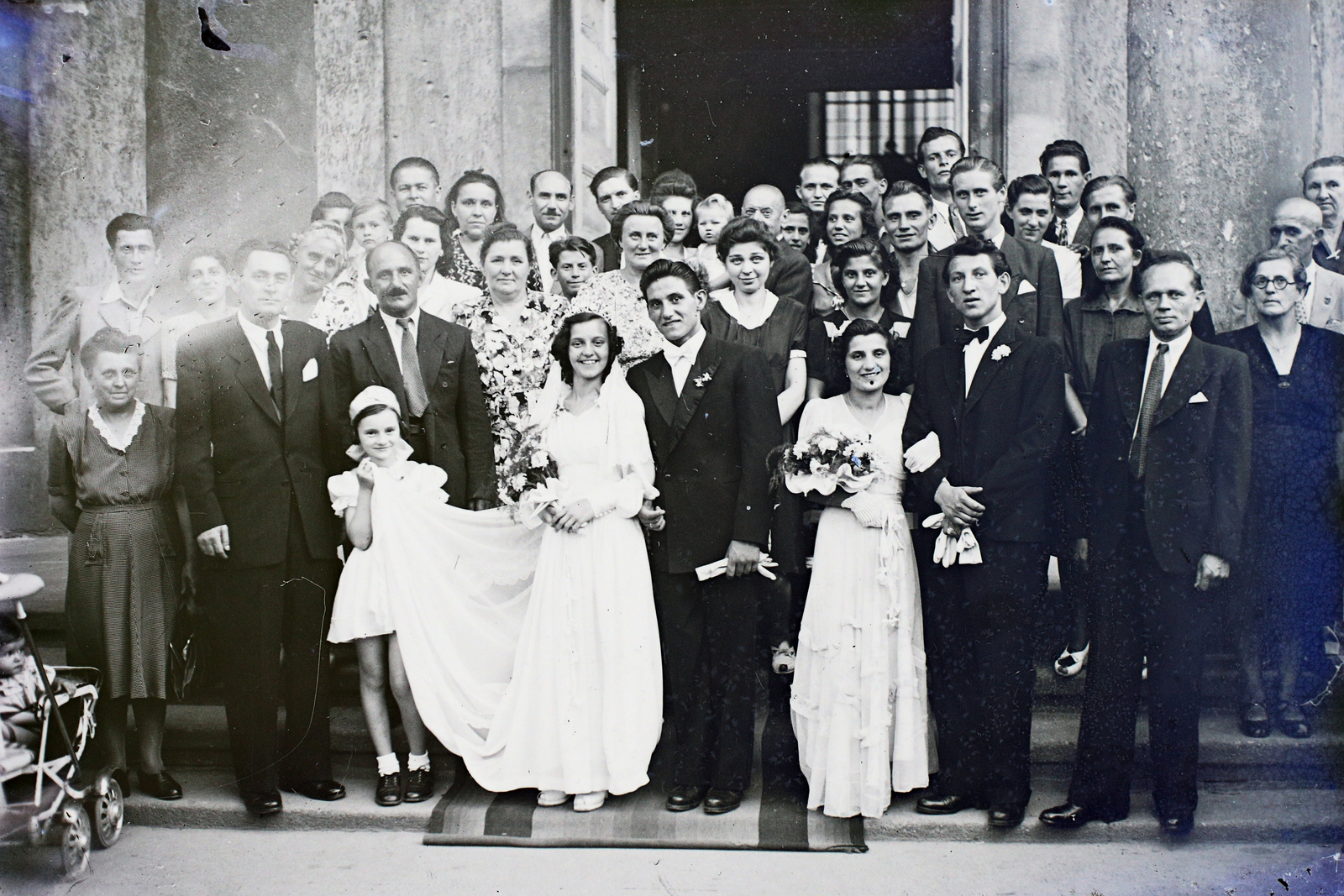 Hungary, Budapest IX., Kálvin tér, a felvétel a református templom előtt, kettős esküvő alkalmával készült., 1946, Hámori Gyula, Budapest, groom, bride, wedding ceremony, Fortepan #104705