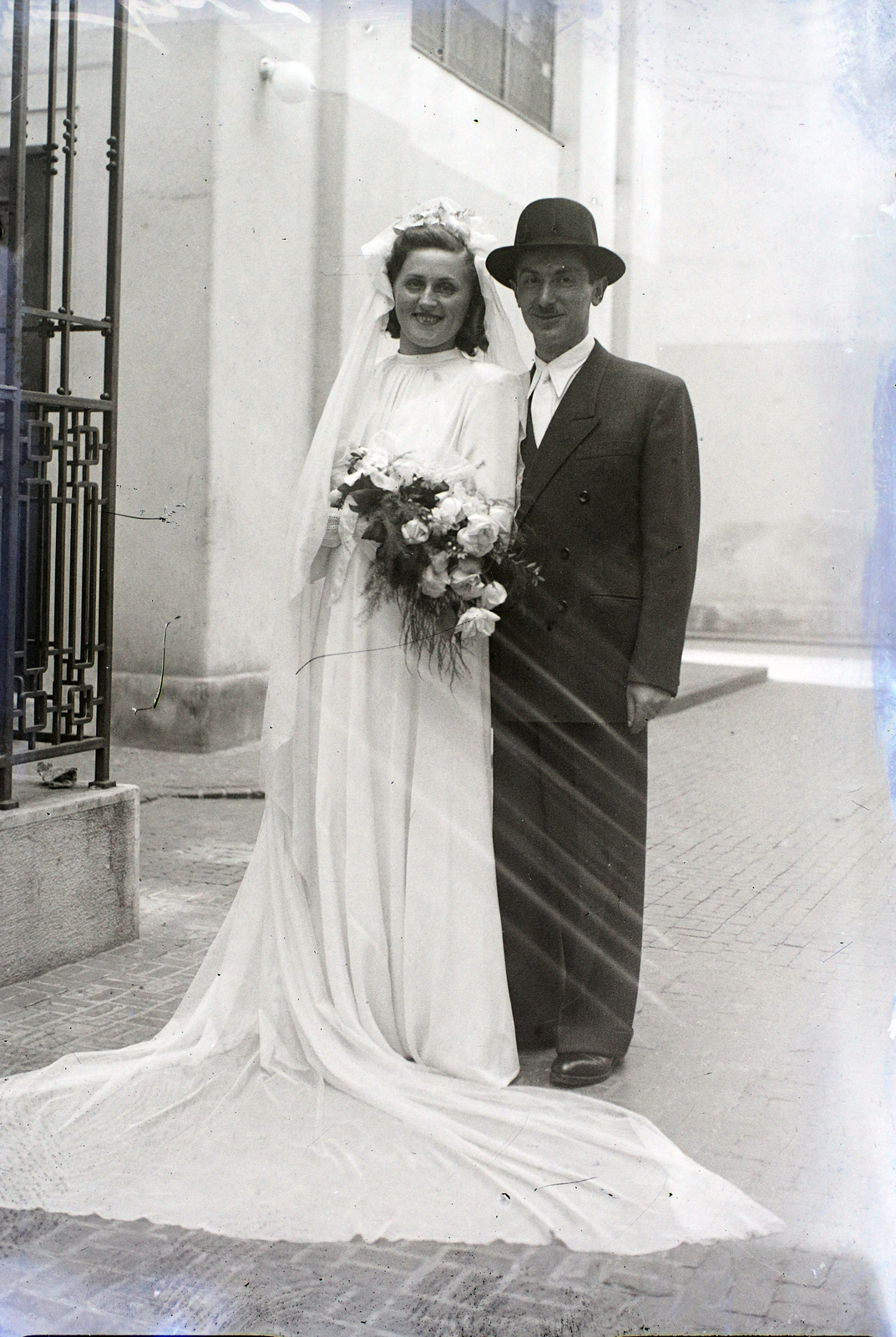 Magyarország, Budapest VII., a Kazinczy utcai orthodox központ udvara a zsinagógánál., 1947, Hámori Gyula, Budapest, esküvő, Fortepan #104707