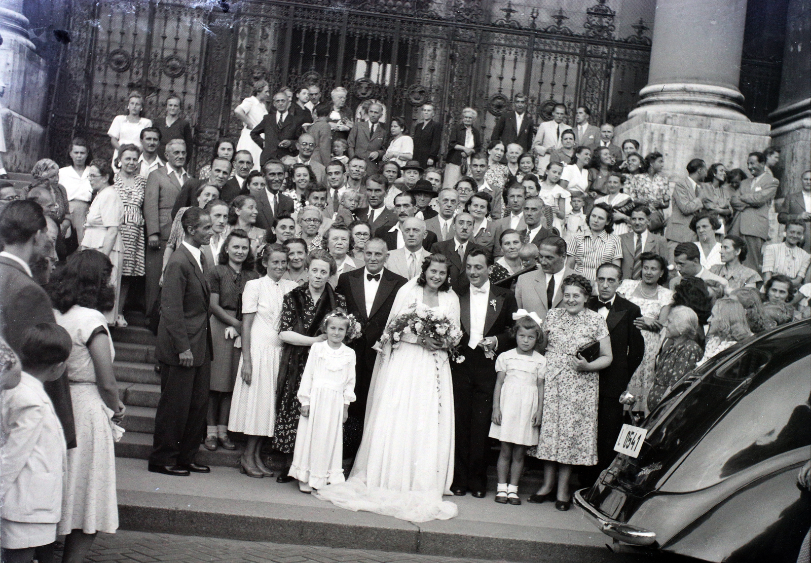 Hungary, Budapest V., Szent István tér, a felvétel a Szent István-bazilika főbejárata előtt készült., 1947, Hámori Gyula, Budapest, wedding ceremony, Fortepan #104742