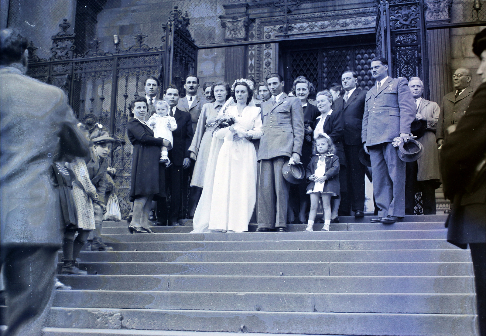 Hungary, Budapest V., Szent István tér, a felvétel a Szent István-bazilika főbejárata előtt készült., 1947, Hámori Gyula, Budapest, wedding ceremony, Fortepan #104747