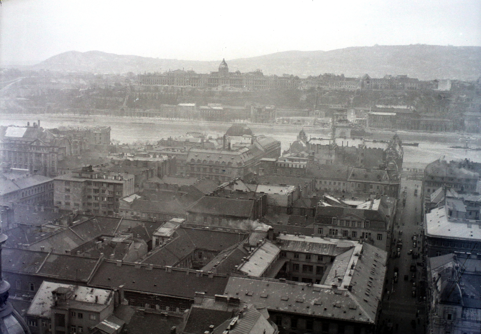 Hungary, Budapest V., kilátás a Szent István-bazilika kupolájából a budai Vár felé., 1947, Hámori Gyula, picture, Budapest, Fortepan #104791