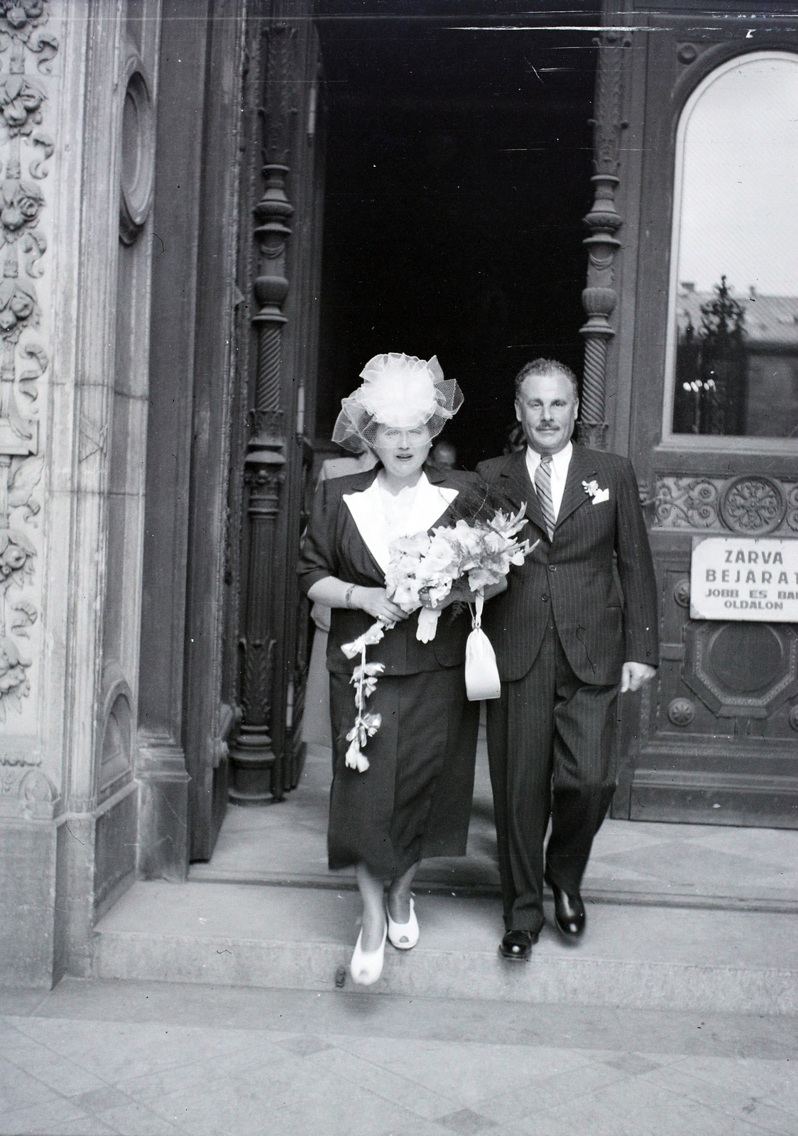 Hungary, Budapest V., Szent István tér, Szent István-bazilika, a felvétel a főkapunál készült., 1947, Hámori Gyula, Budapest, wedding ceremony, Fortepan #104813