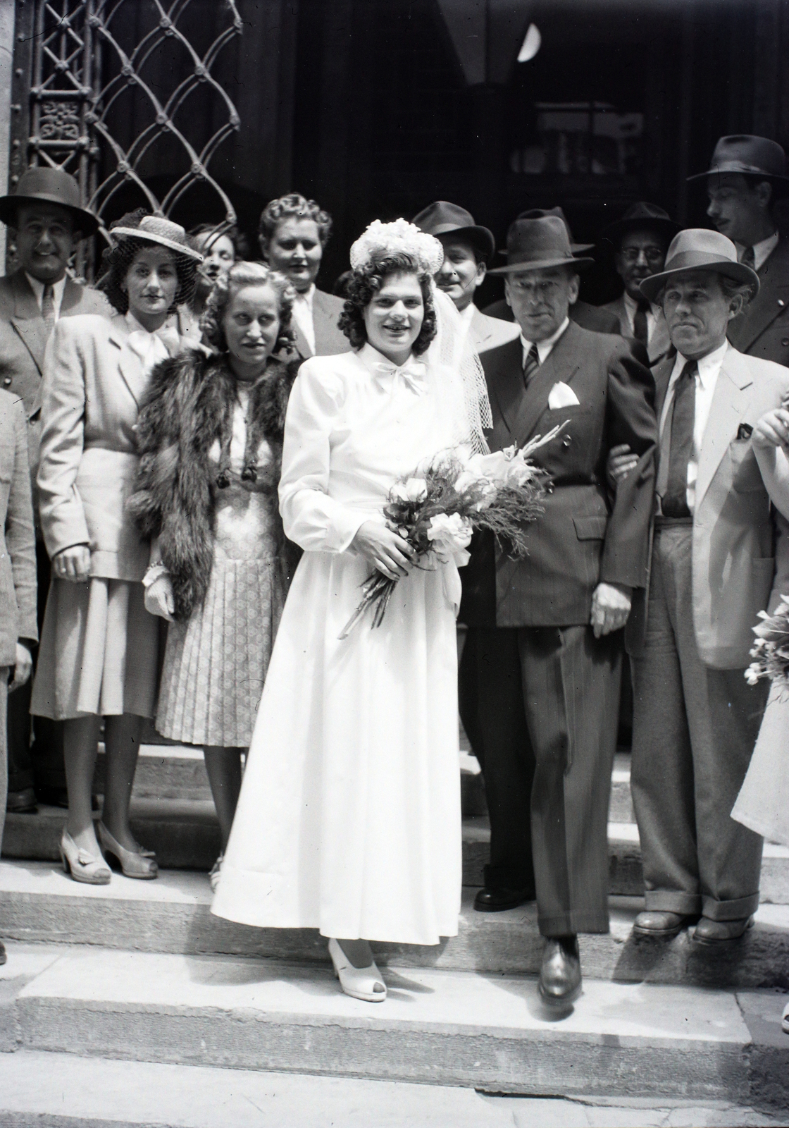 Hungary, Budapest VII., a felvétel a Rumbach Sebestyén utcai zsinagóga előtt készült., 1947, Hámori Gyula, Budapest, wedding ceremony, Fortepan #104836